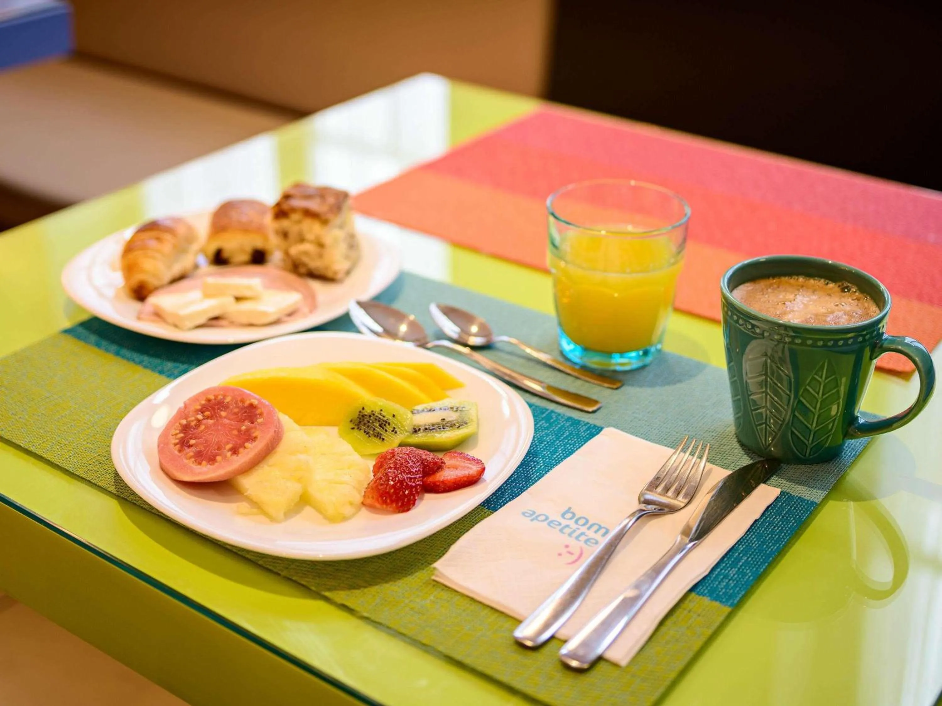 Breakfast in ibis Styles Curitiba Centro Civico