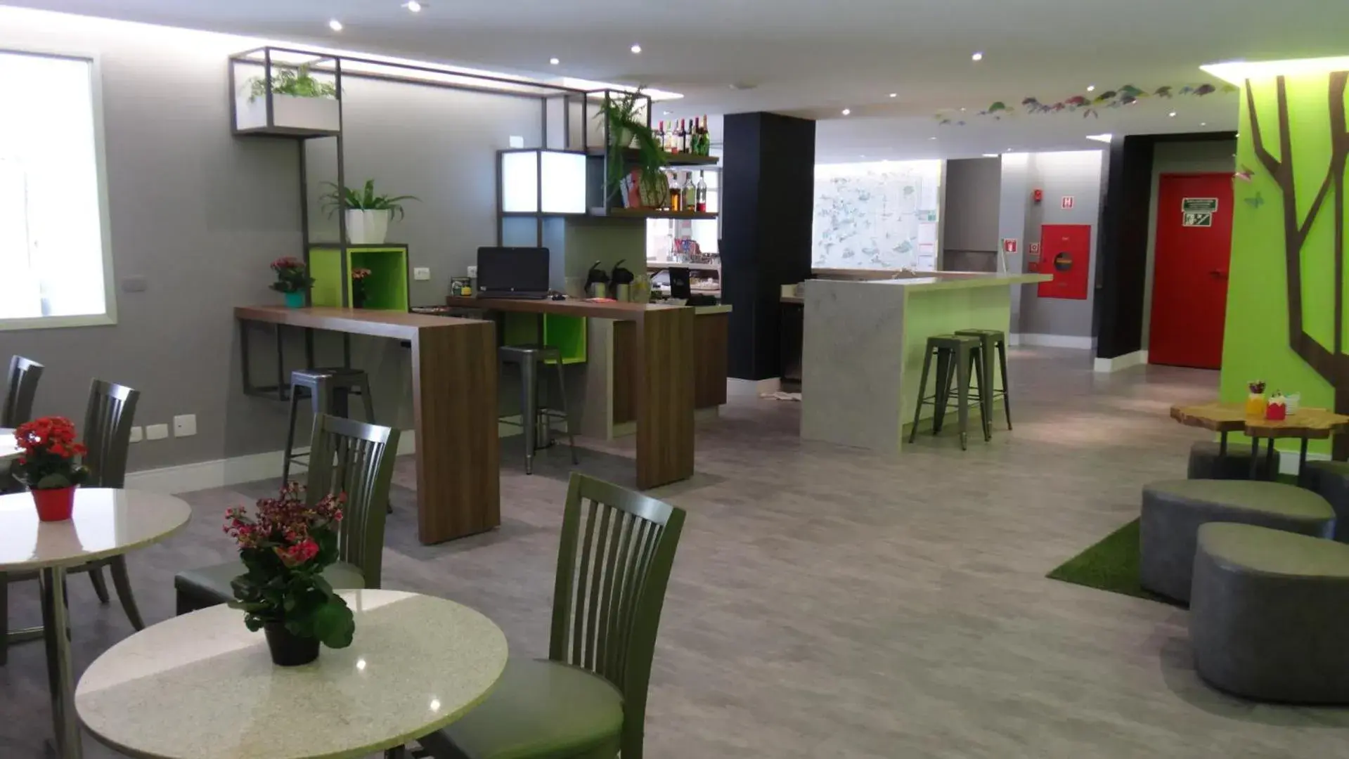 Lounge or bar in ibis Styles Curitiba Centro Civico Lounge or bar in ibis Styles Curitiba Centro Civico