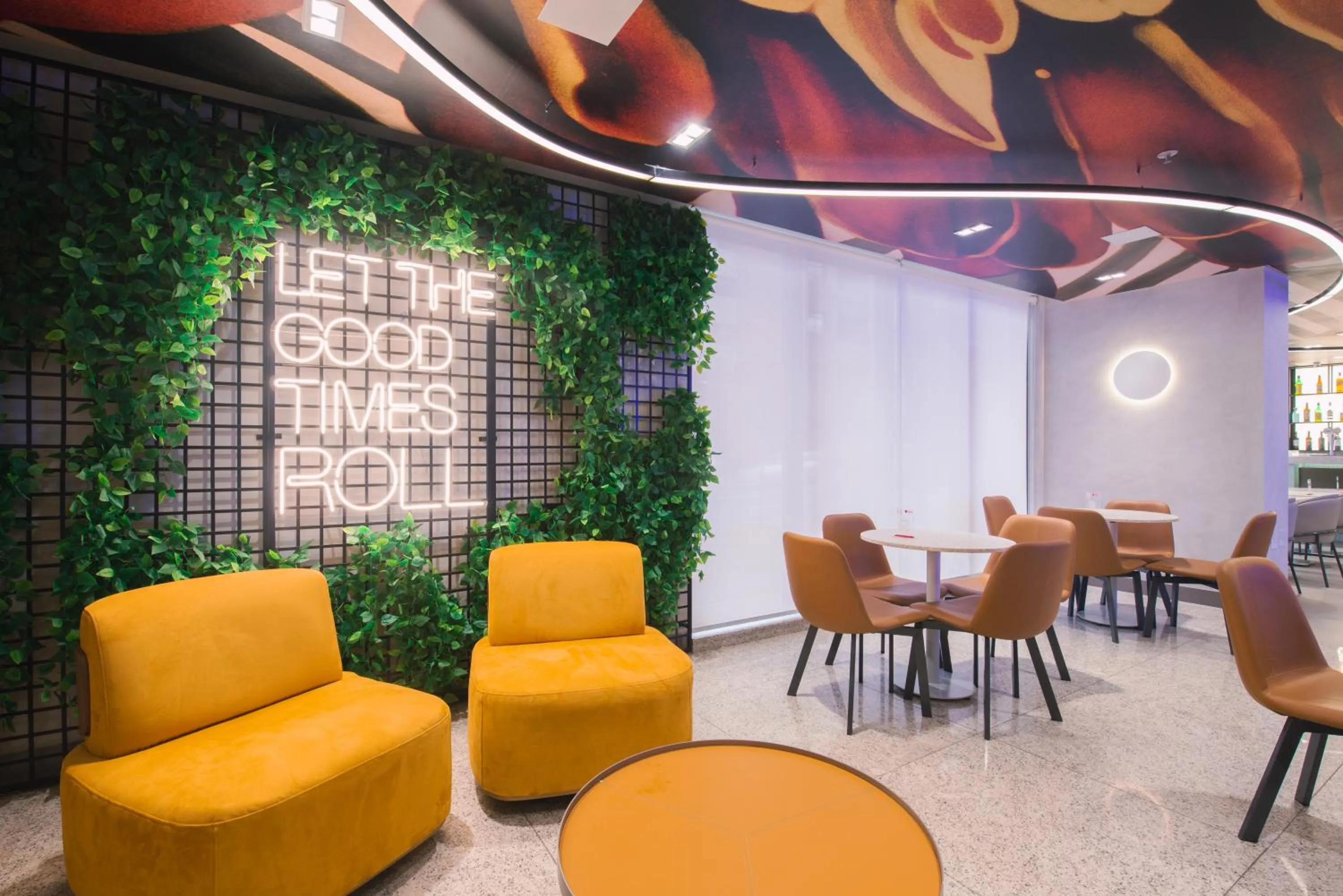 Lounge or bar in ibis Curitiba Shopping