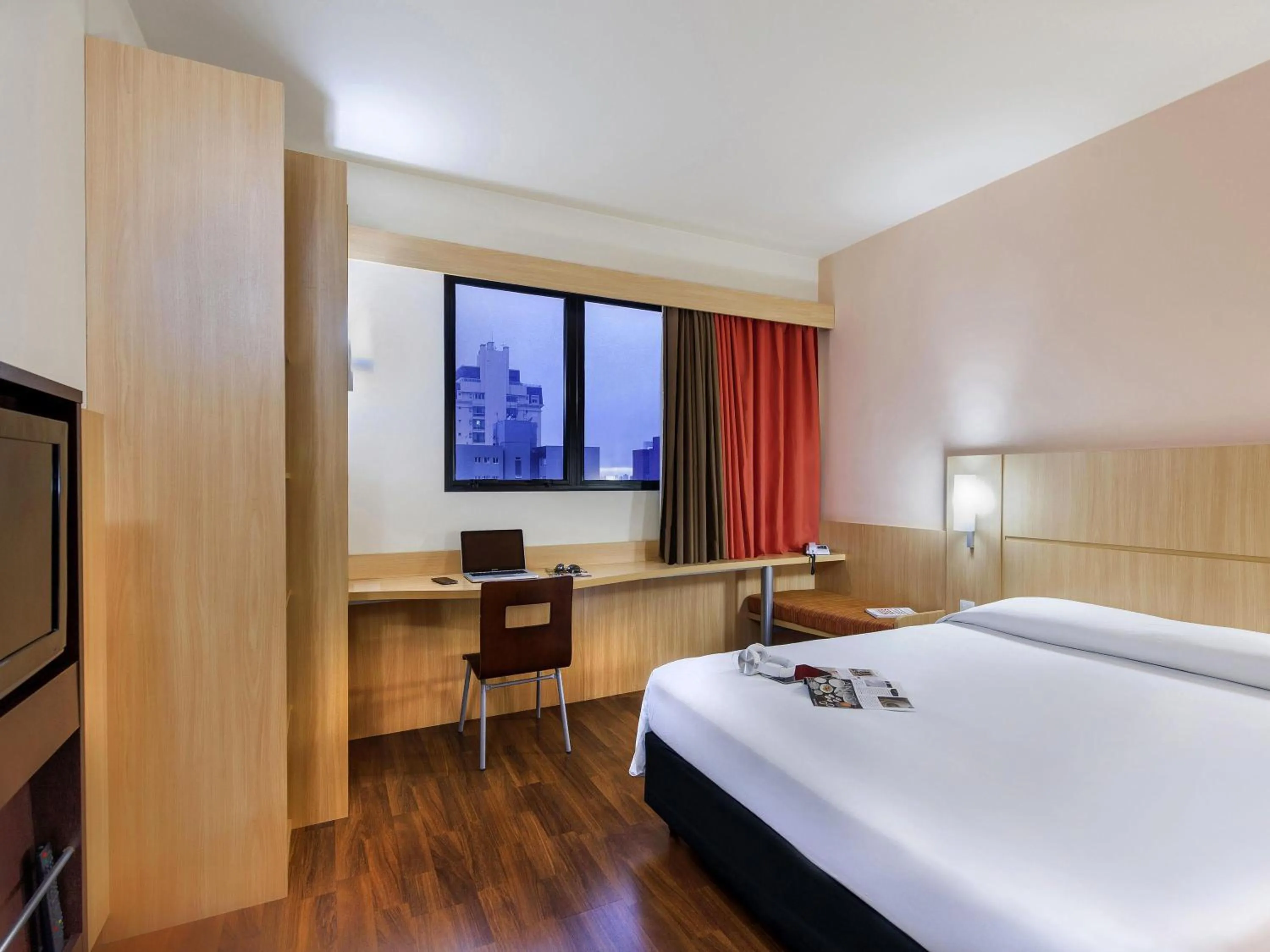 Standard Double Room with Double Bed - single occupancy in ibis Curitiba Shopping