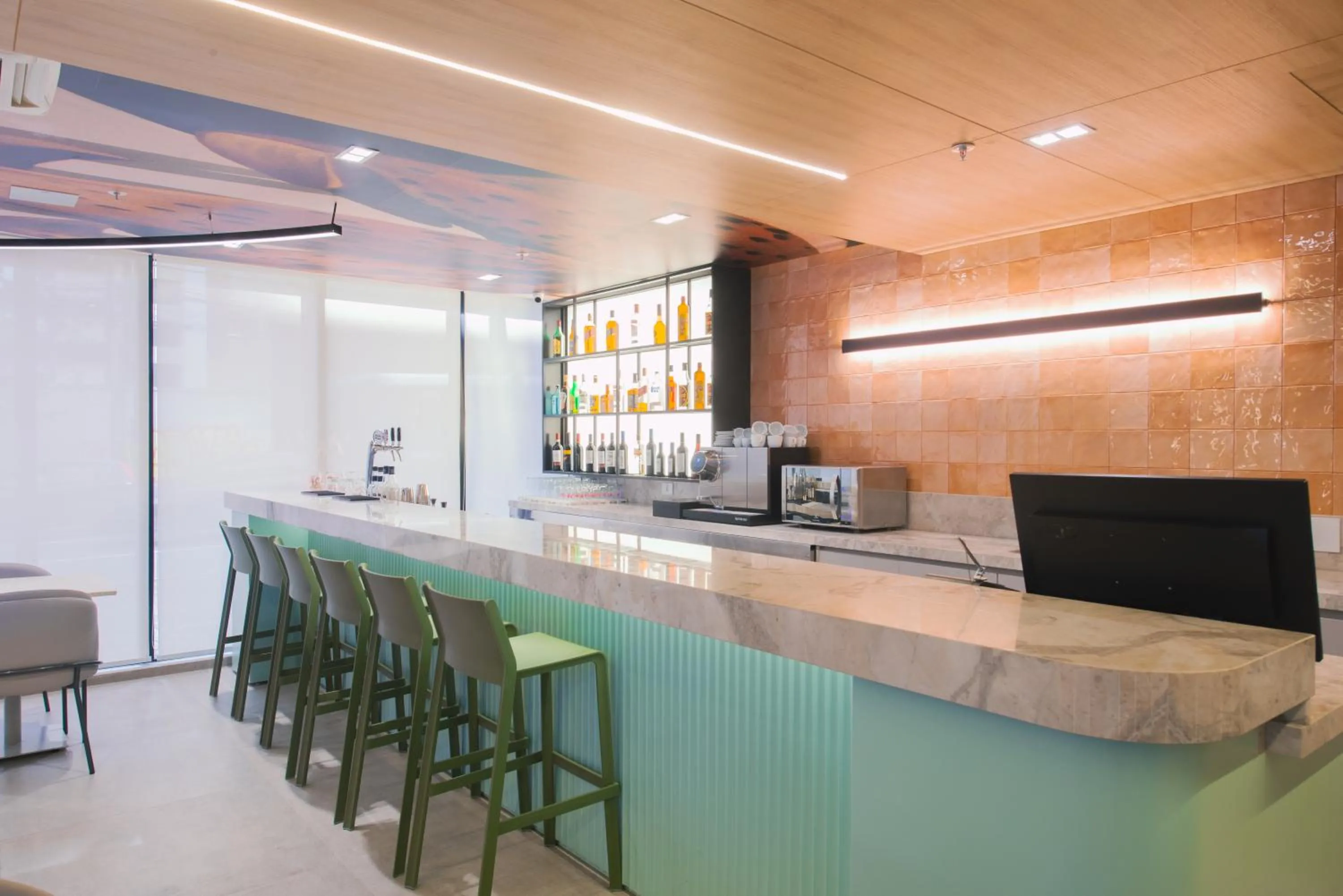 Lounge or bar in ibis Curitiba Shopping