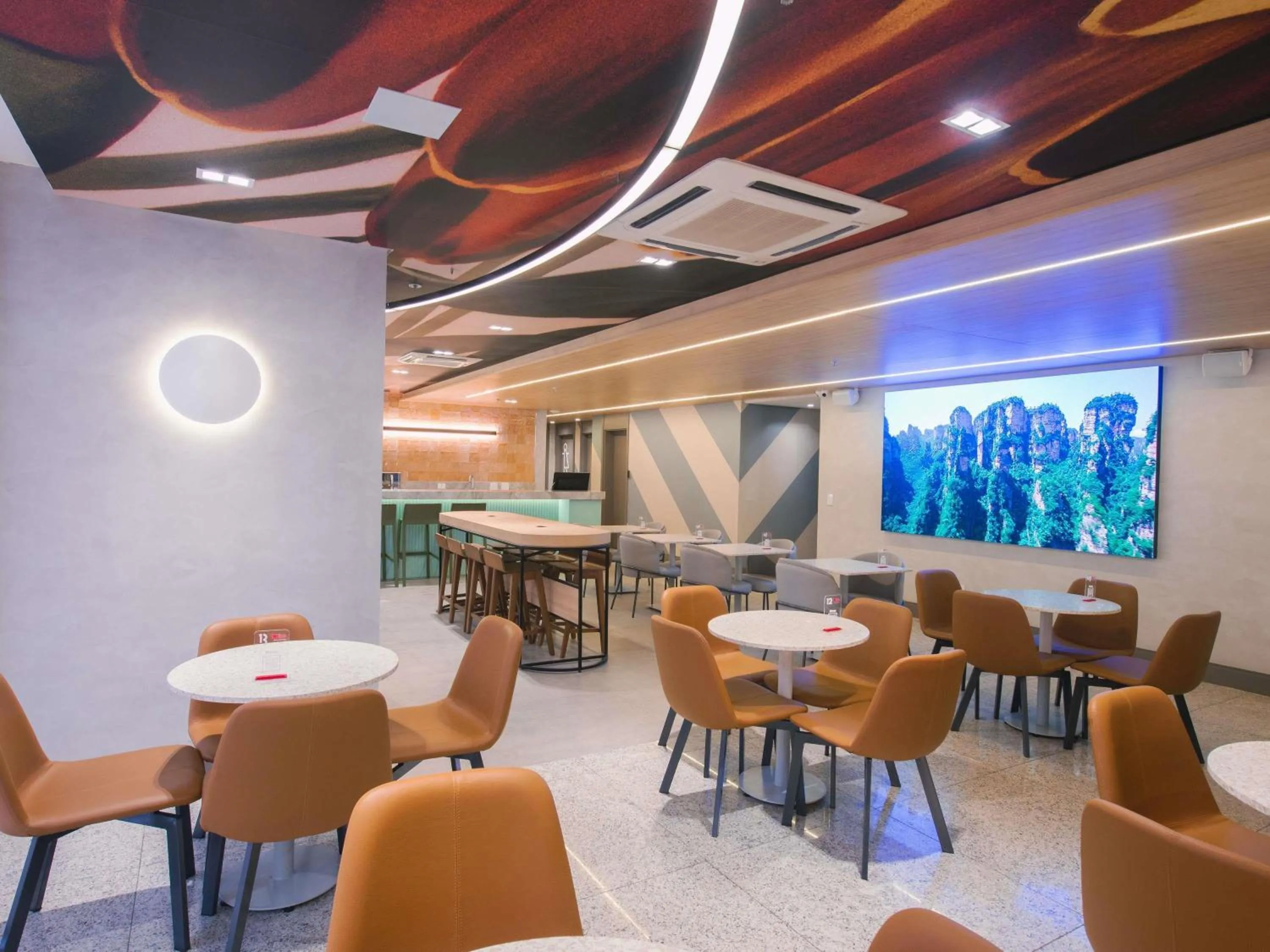 Lounge or bar in ibis Curitiba Shopping