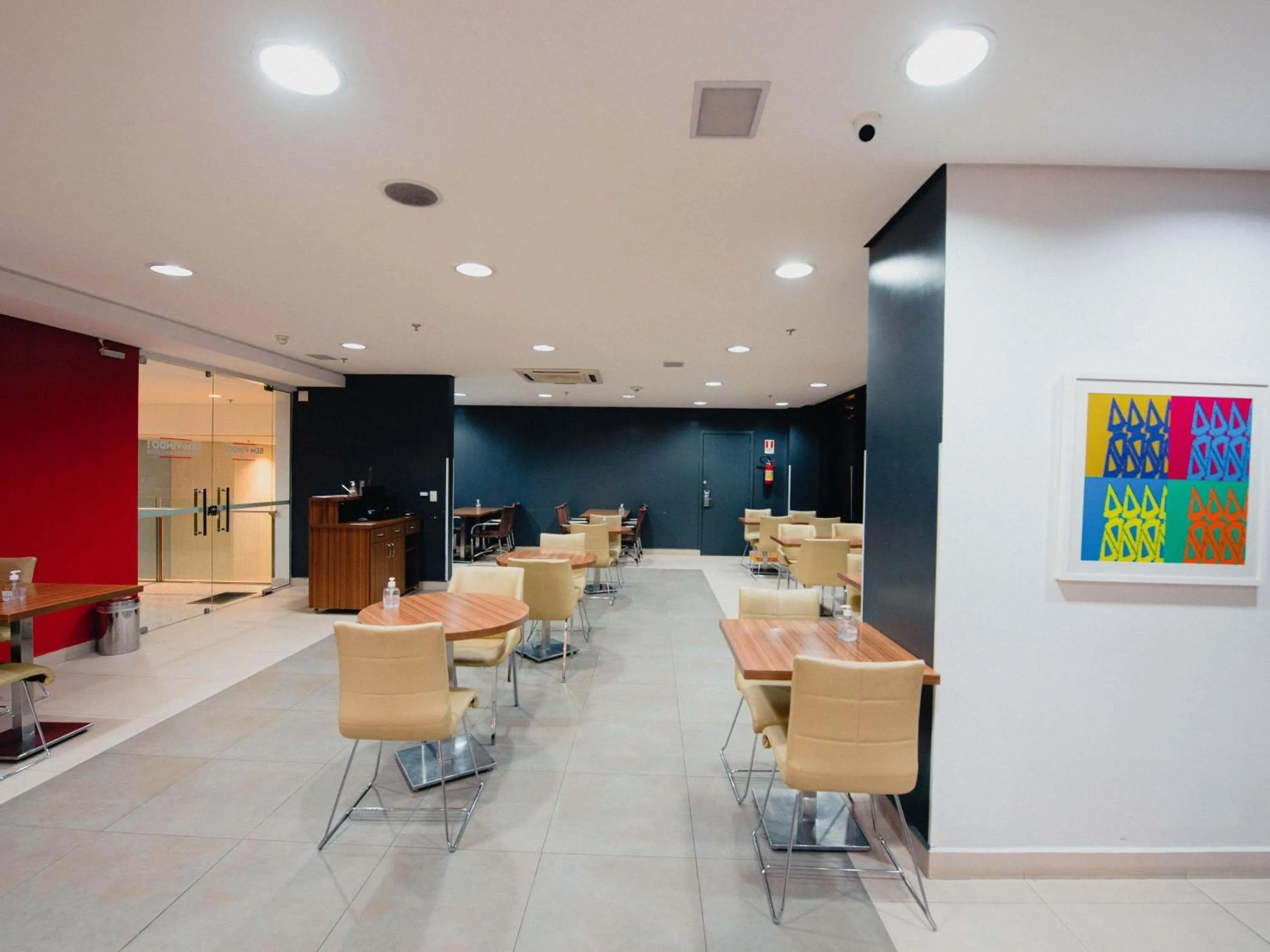 Restaurant/places to eat in ibis Curitiba Shopping