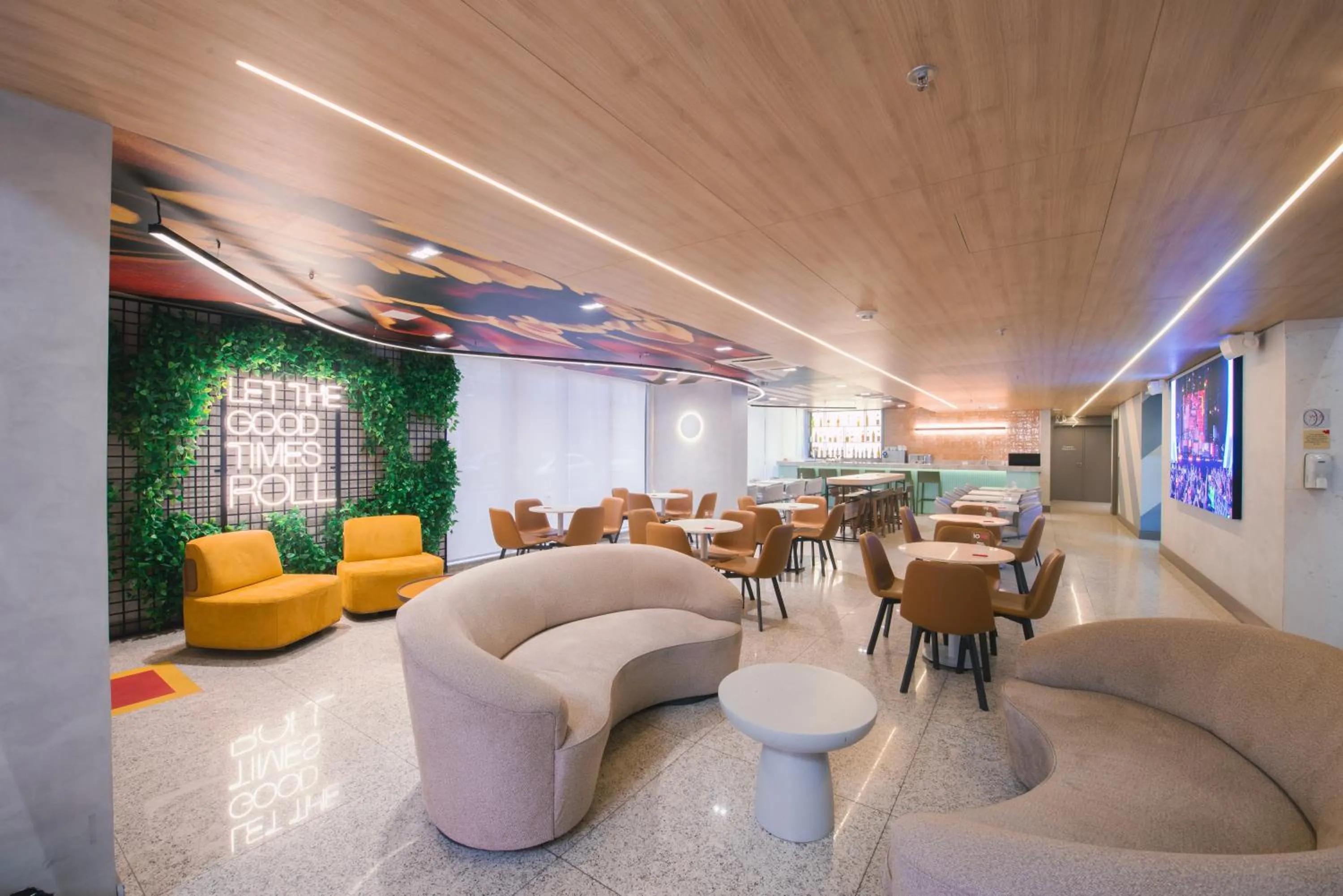 Lounge or bar in ibis Curitiba Shopping