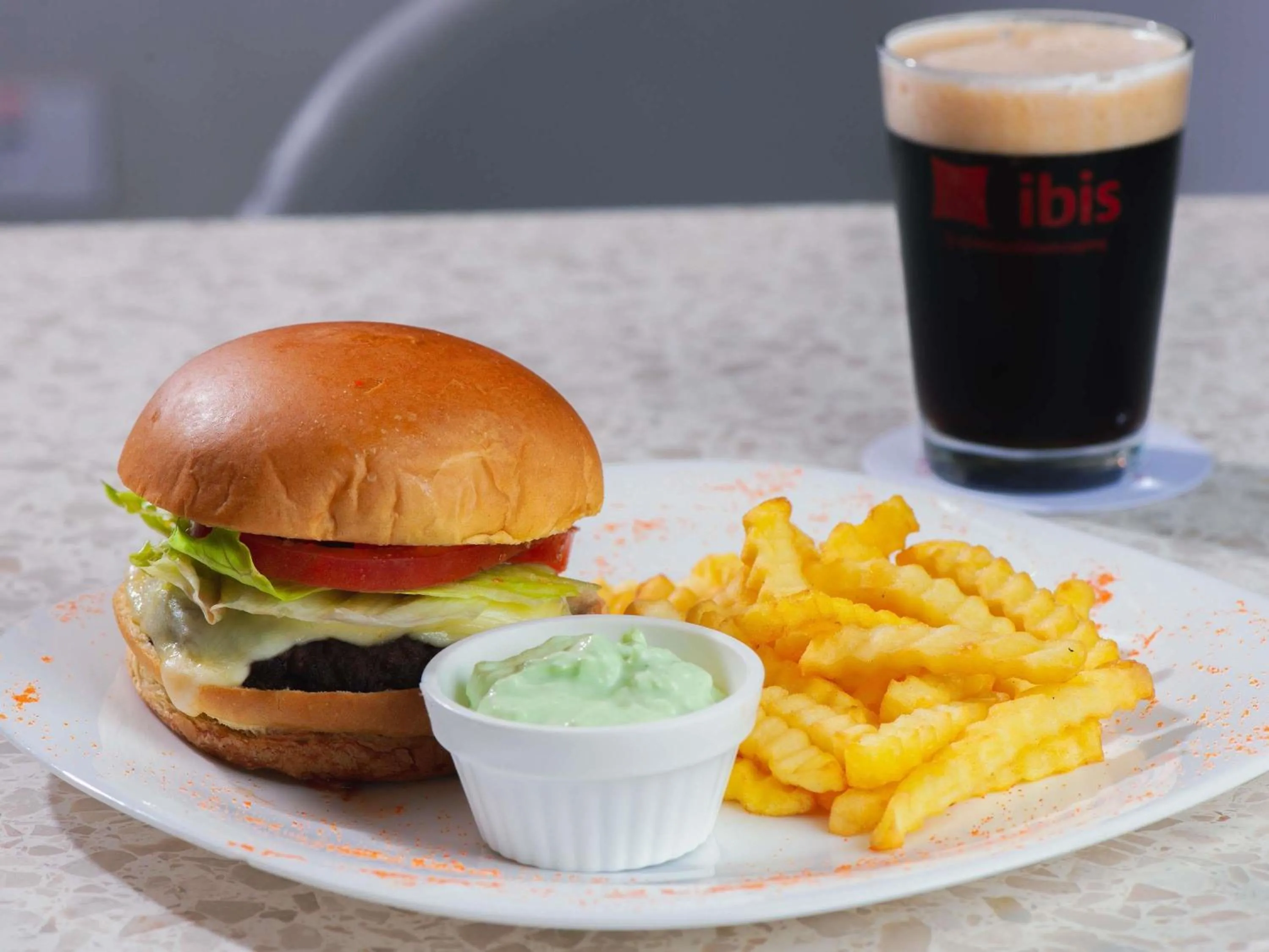 Lounge or bar in ibis Curitiba Shopping