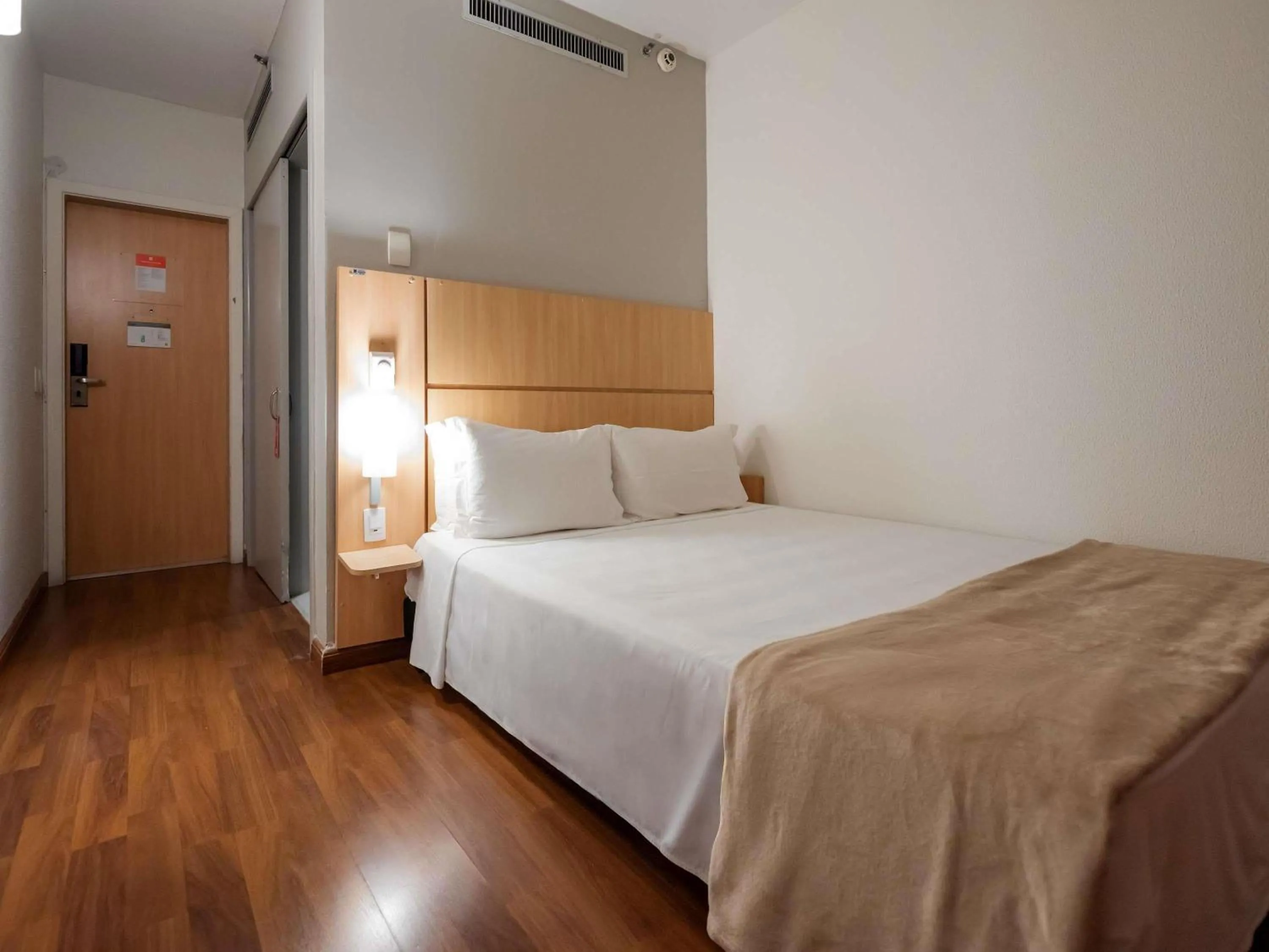 Bedroom, Bed in Ibis Florianopolis