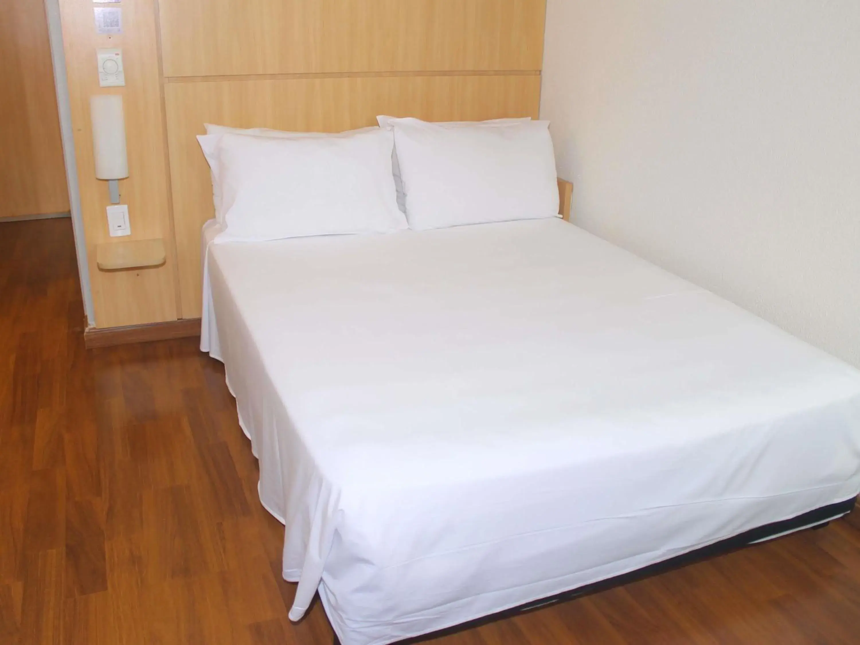 Bedroom, Bed in Ibis Florianopolis Bedroom, Bed in Ibis Florianopolis