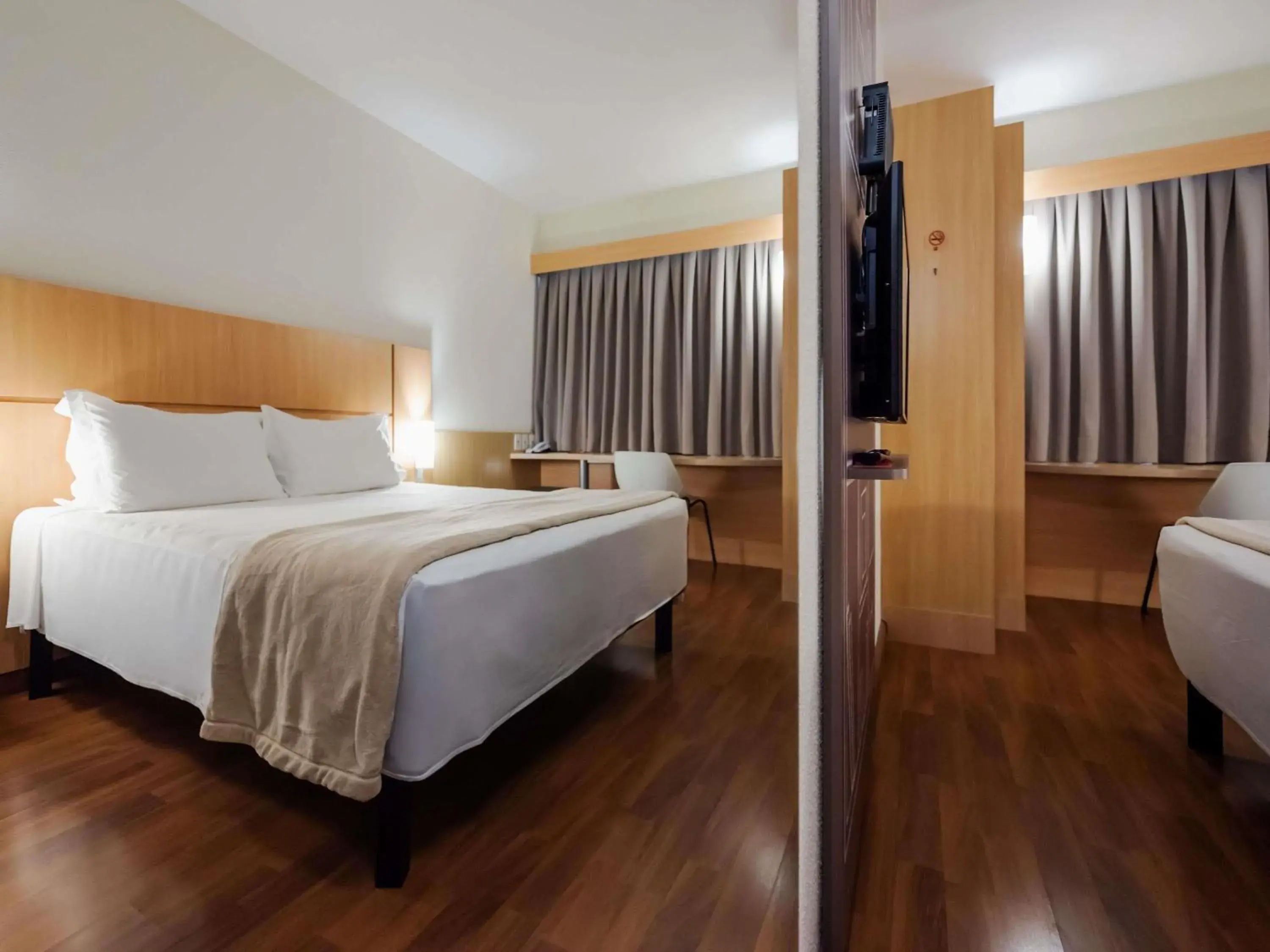 Bedroom, Bed in Ibis Florianopolis Bedroom, Bed in Ibis Florianopolis