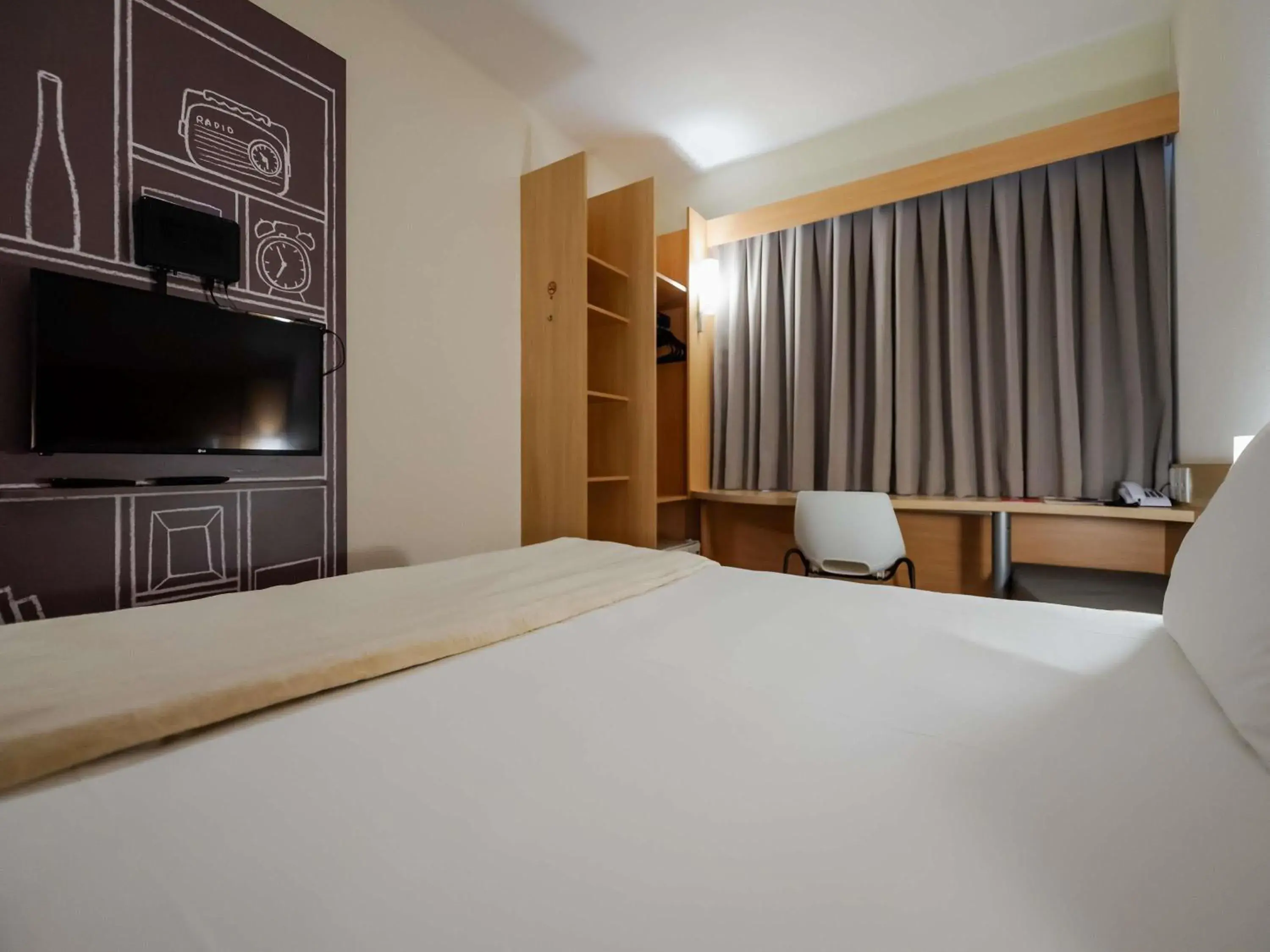 Bedroom, Bed in Ibis Florianopolis Bedroom, Bed in Ibis Florianopolis