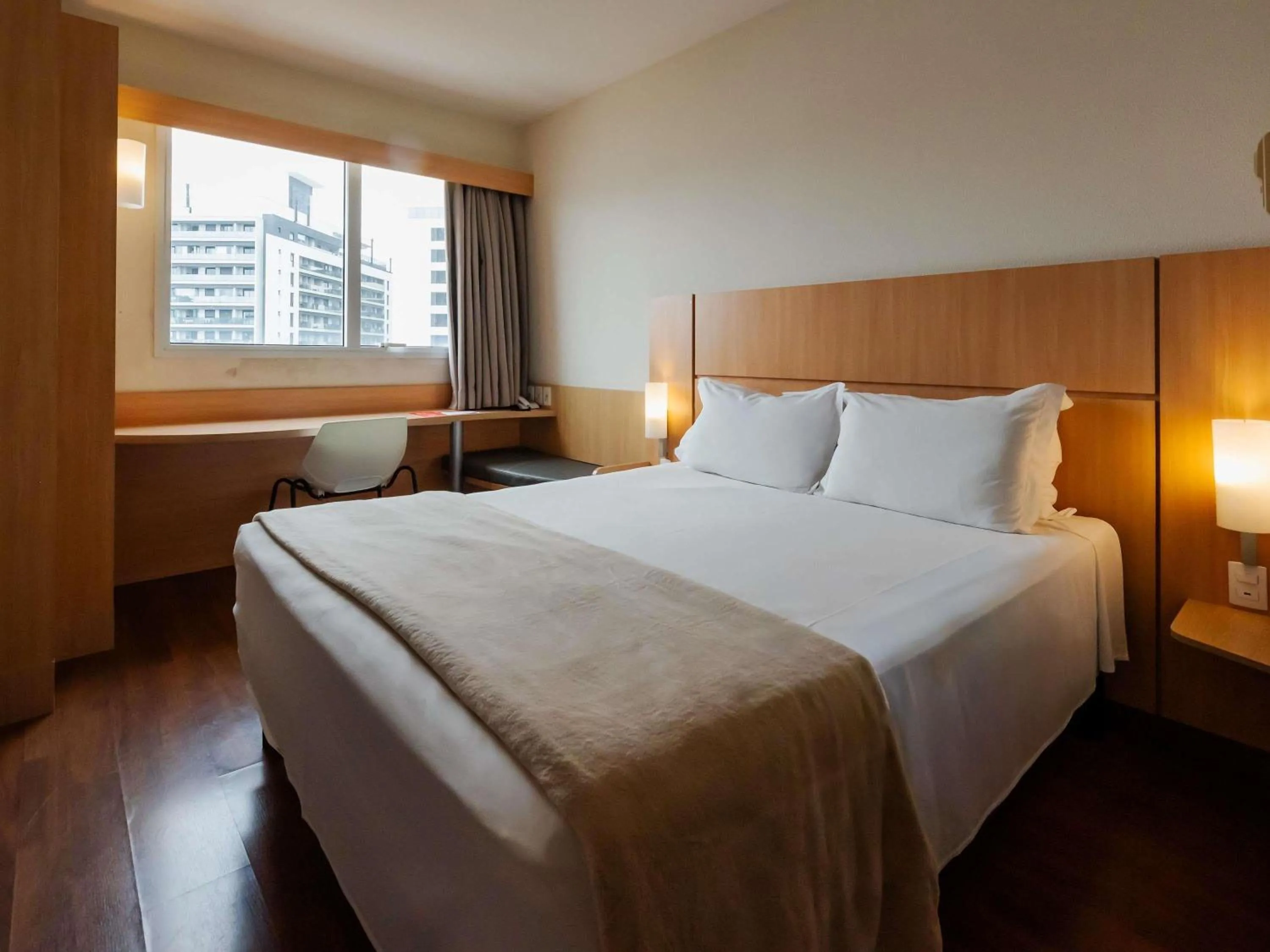 Bedroom, Bed in Ibis Florianopolis