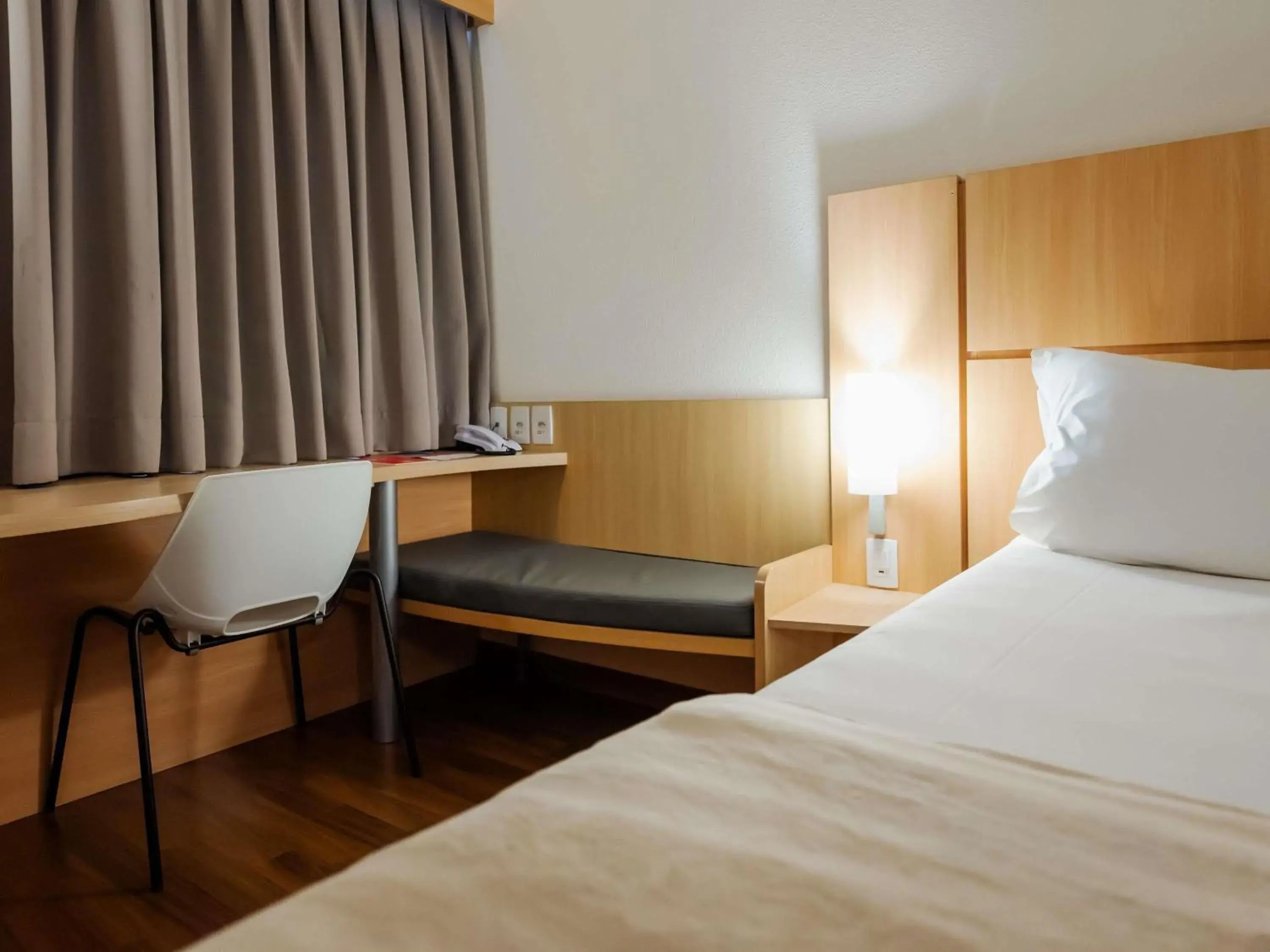 Bedroom, Bed in Ibis Florianopolis Bedroom, Bed in Ibis Florianopolis