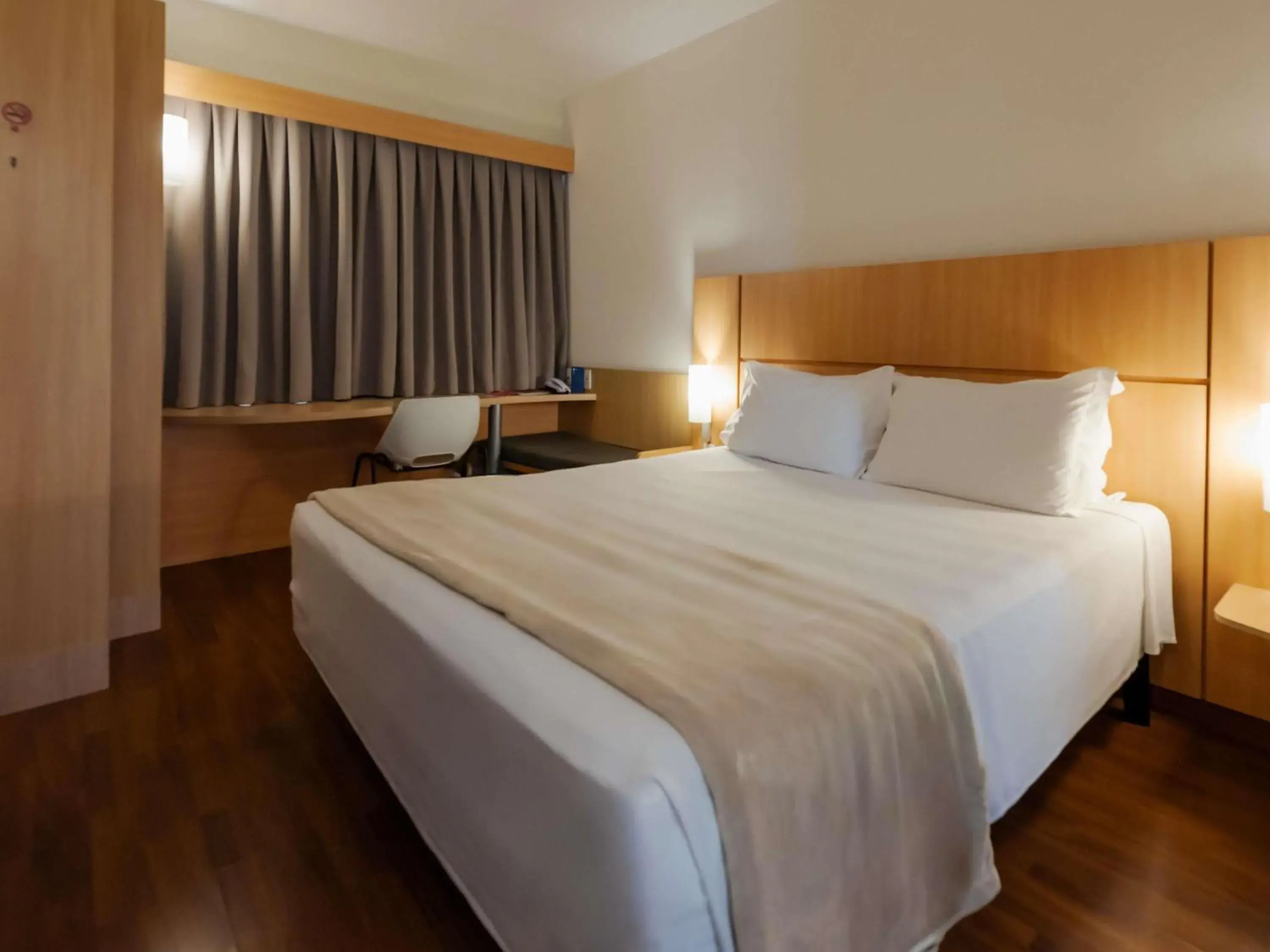 Bedroom, Bed in Ibis Florianopolis Bedroom, Bed in Ibis Florianopolis