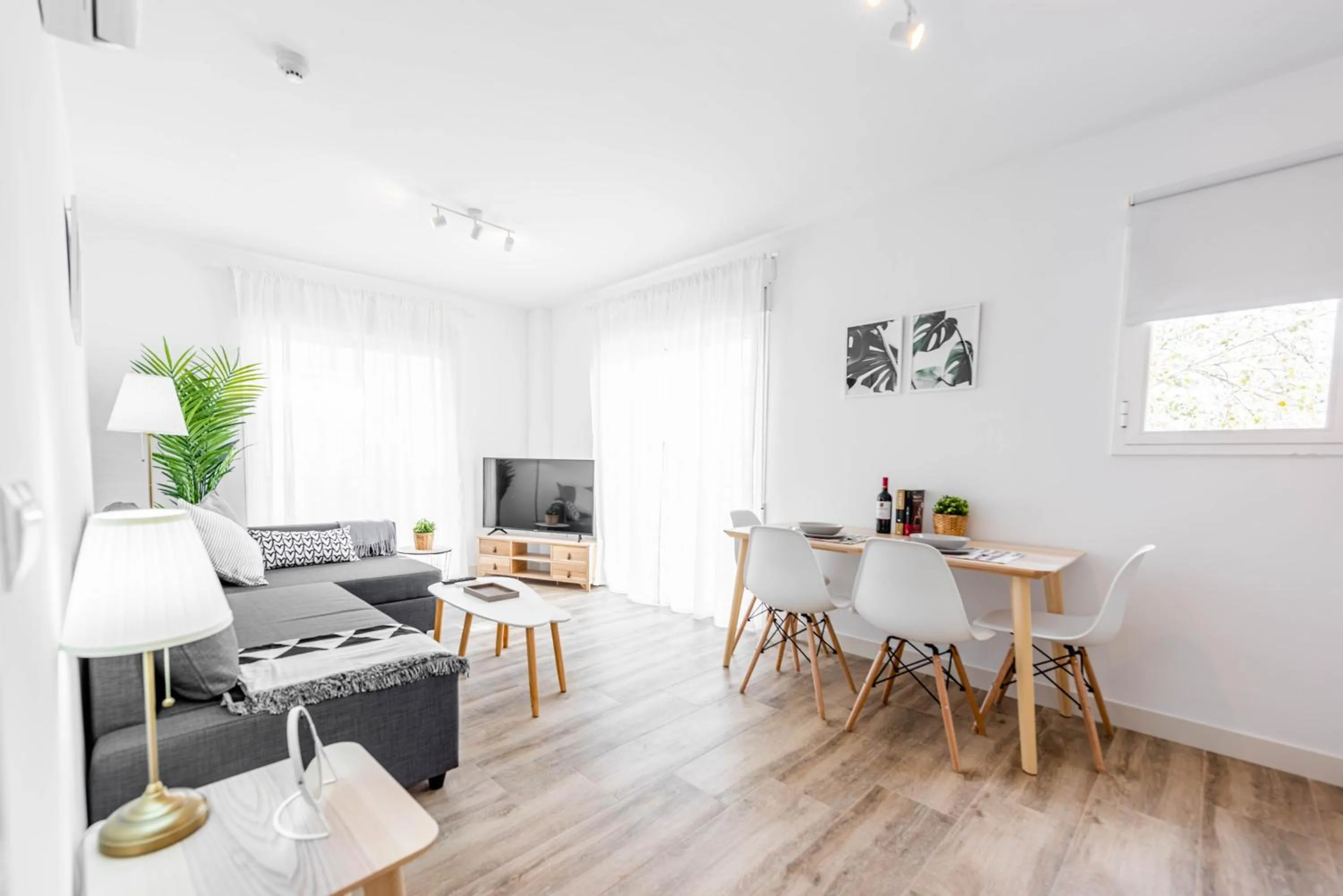 TV and multimedia in Apartamentos Toboso Plaza