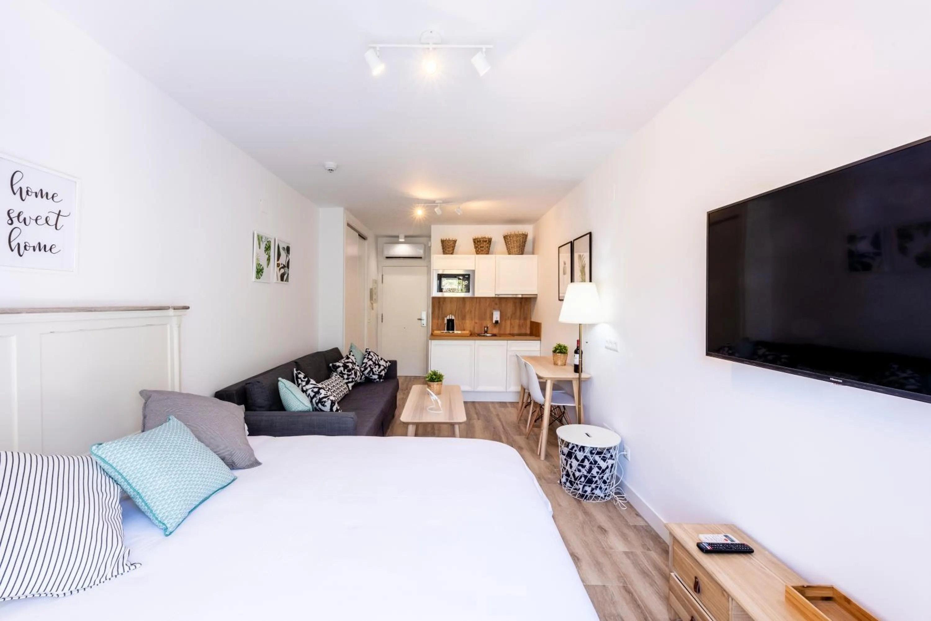 Bed in Apartamentos Toboso Plaza