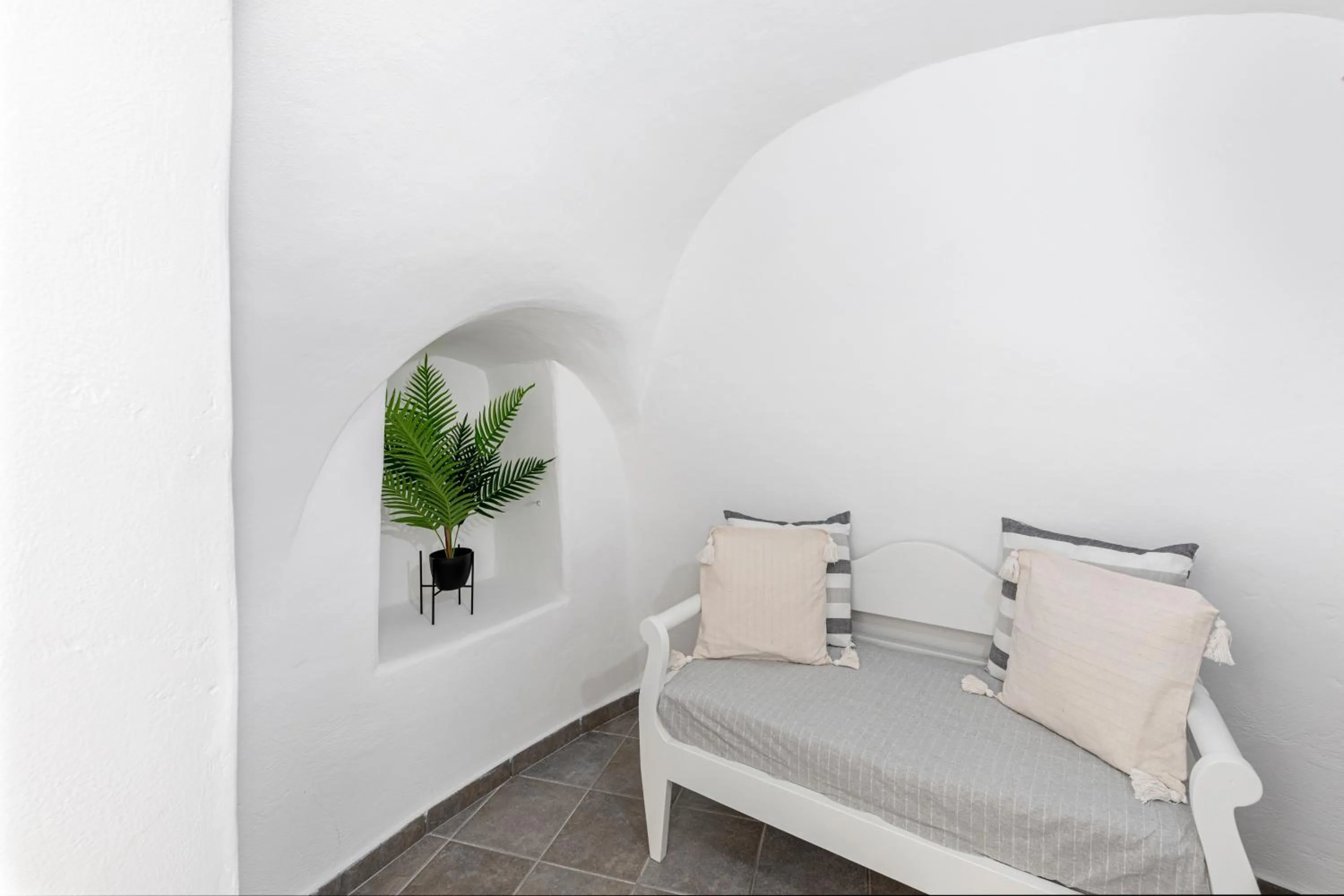 Bed in Caldera Senses