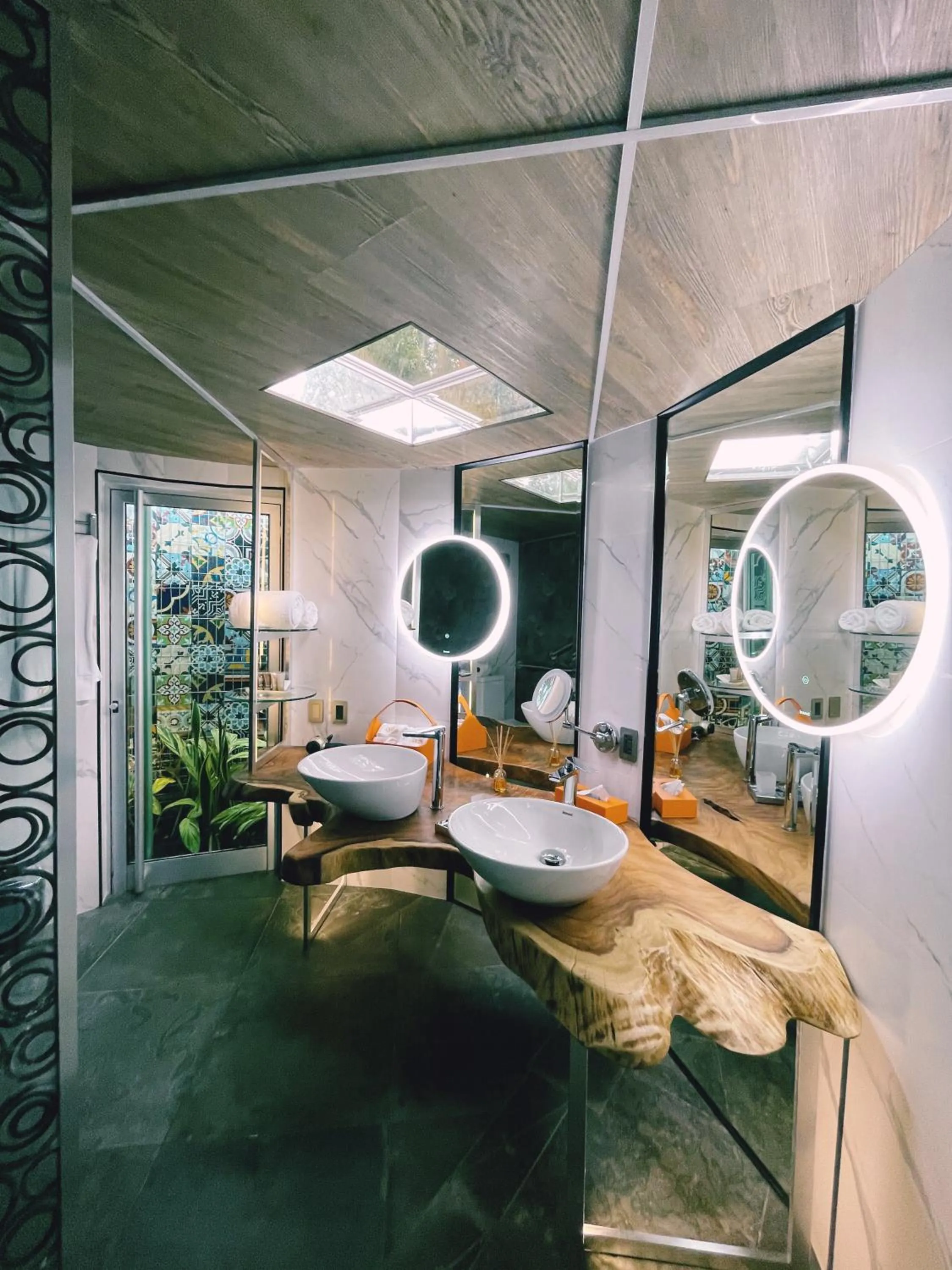 Bathroom, Bed in Makanda by The Sea Hotel Adults Only