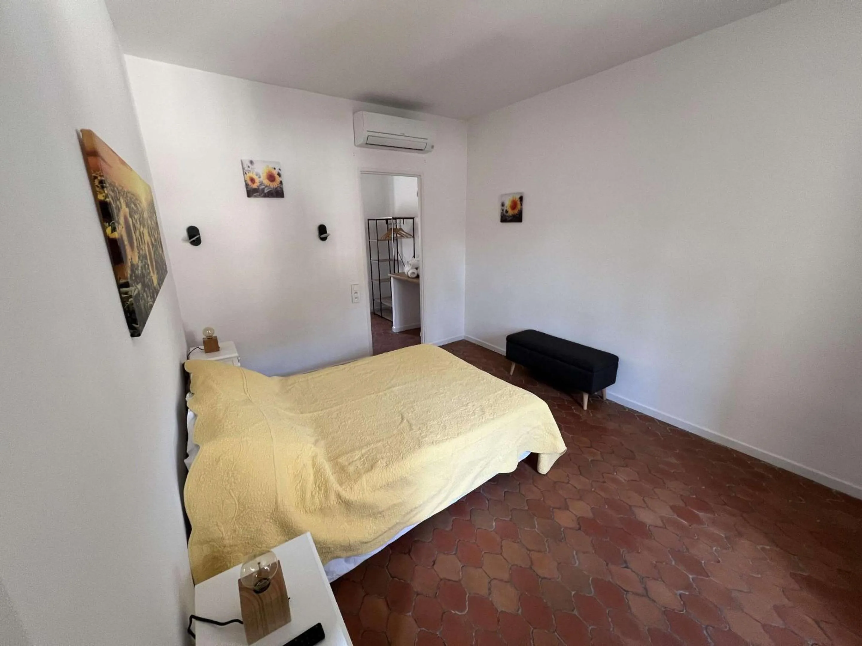 Bedroom, Bed in La Figuiere Fontaine de Vaucluse