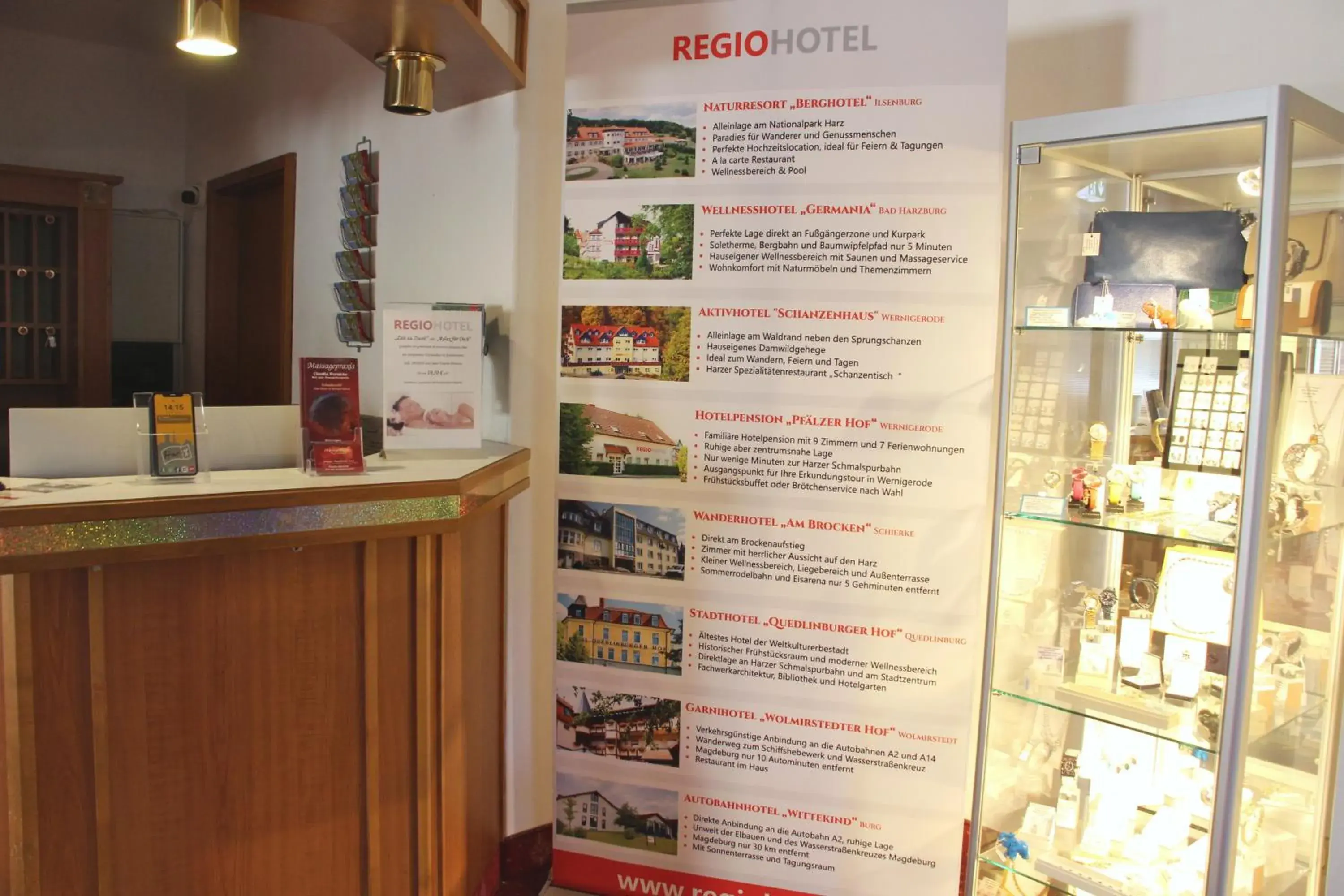Lobby or reception in REGIOHOTEL Germania Bad Harzburg - #DirektAmKurpark #Wellnessbereich #Frühstücksbuffet #FreeParking Lobby or reception in REGIOHOTEL Germania Bad Harzburg - #DirektAmKurpark #Wellnessbereich #Frühstücksbuffet #FreeParking
