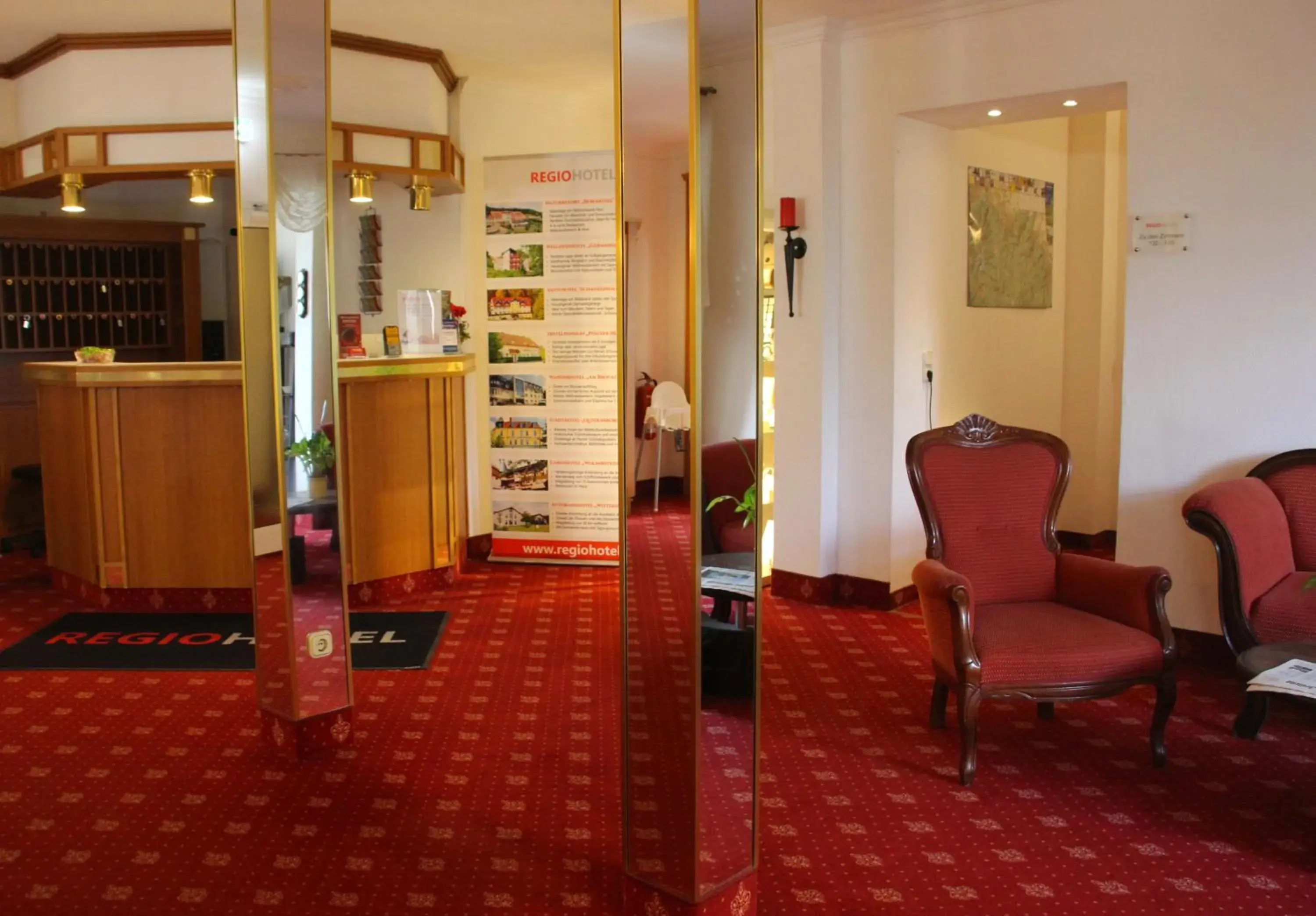 Lobby or reception in REGIOHOTEL Germania Bad Harzburg - #DirektAmKurpark #Wellnessbereich #Frühstücksbuffet #FreeParking Lobby or reception in REGIOHOTEL Germania Bad Harzburg - #DirektAmKurpark #Wellnessbereich #Frühstücksbuffet #FreeParking