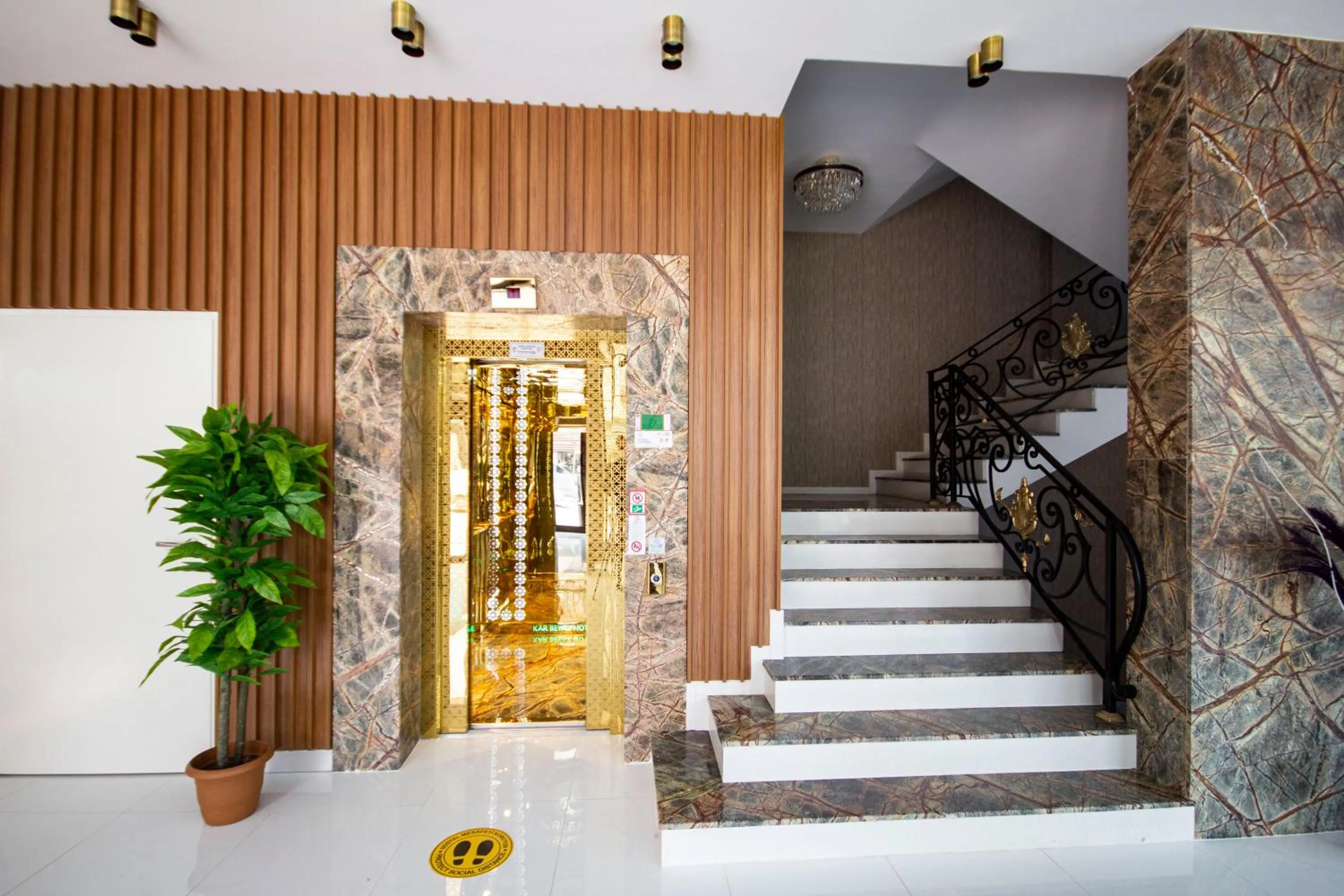 Lobby or reception in KAR BEYAZ HOTEL BURSA
