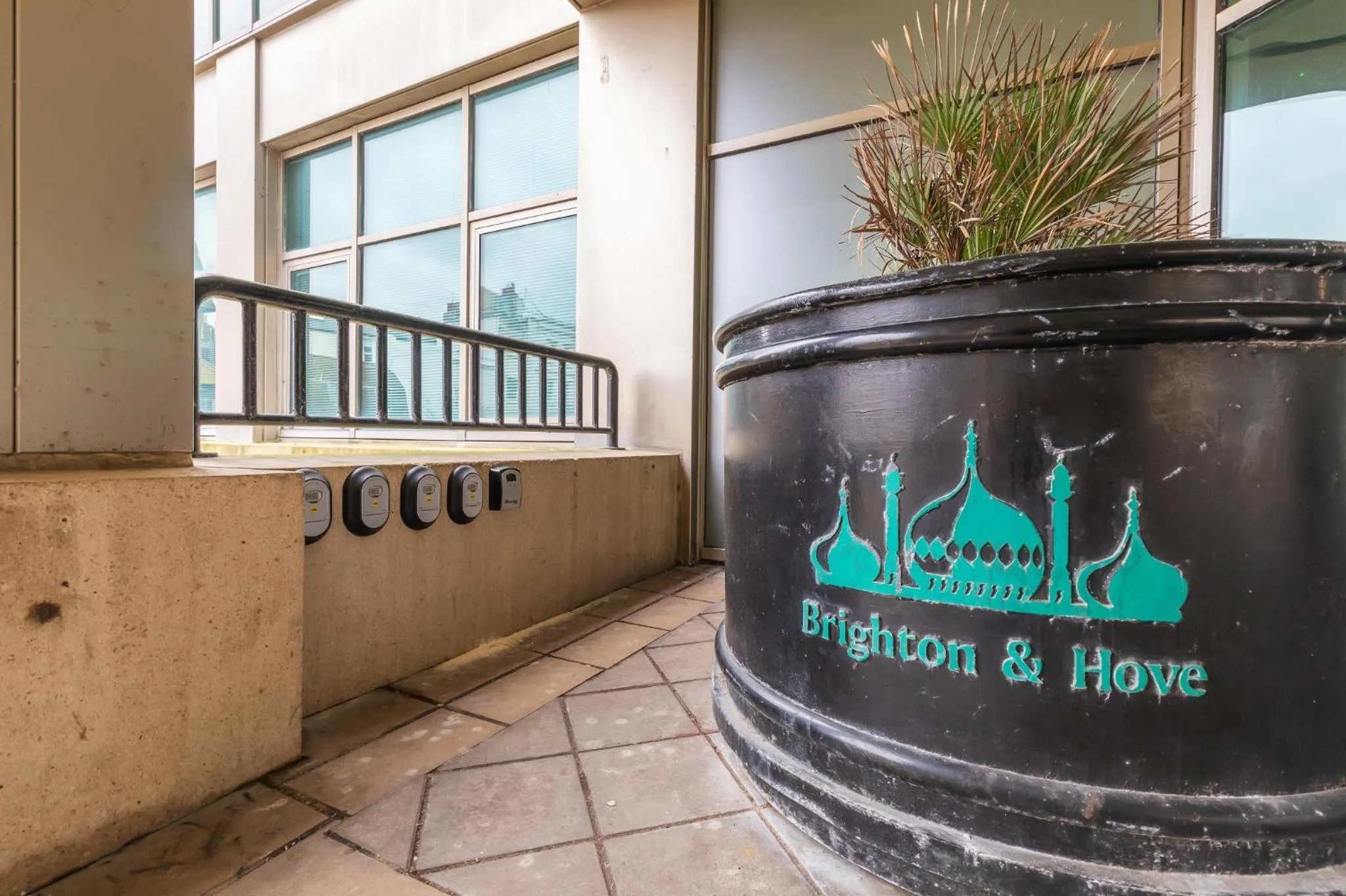 Facade/entrance in Ocean Walk - By My Getaways - Free Parking