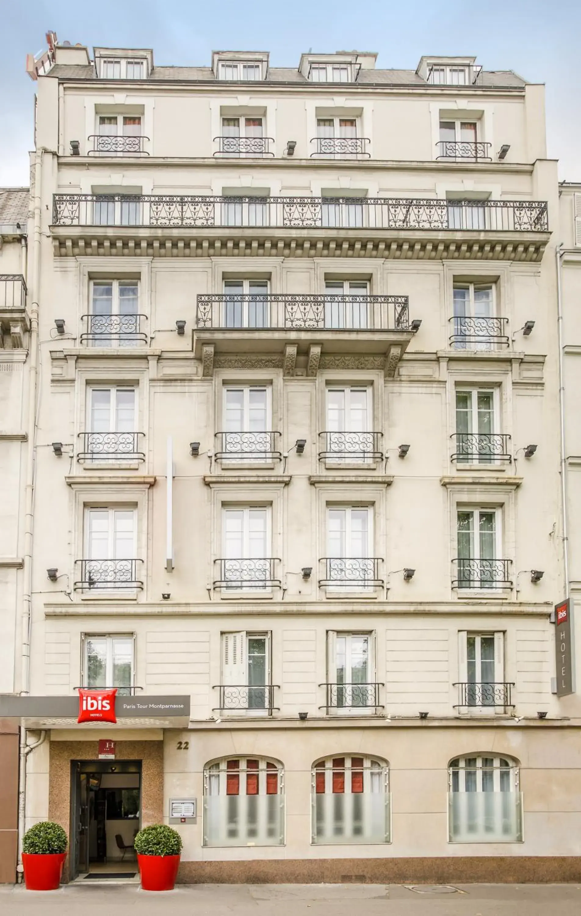 Property building in ibis Paris Tour Montparnasse 15eme Property building in ibis Paris Tour Montparnasse 15eme
