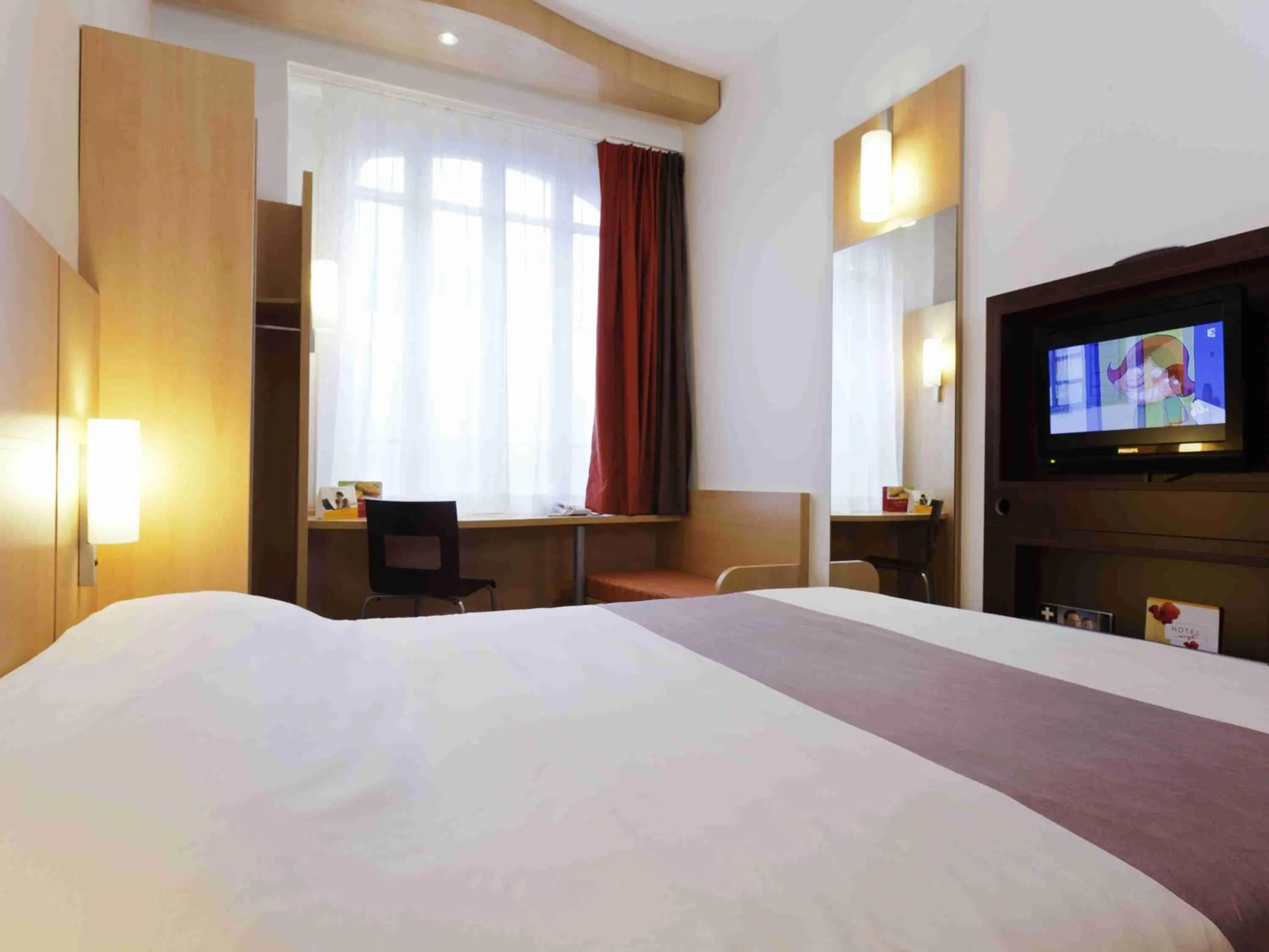 Bedroom, Bed in ibis Paris Tour Montparnasse 15eme