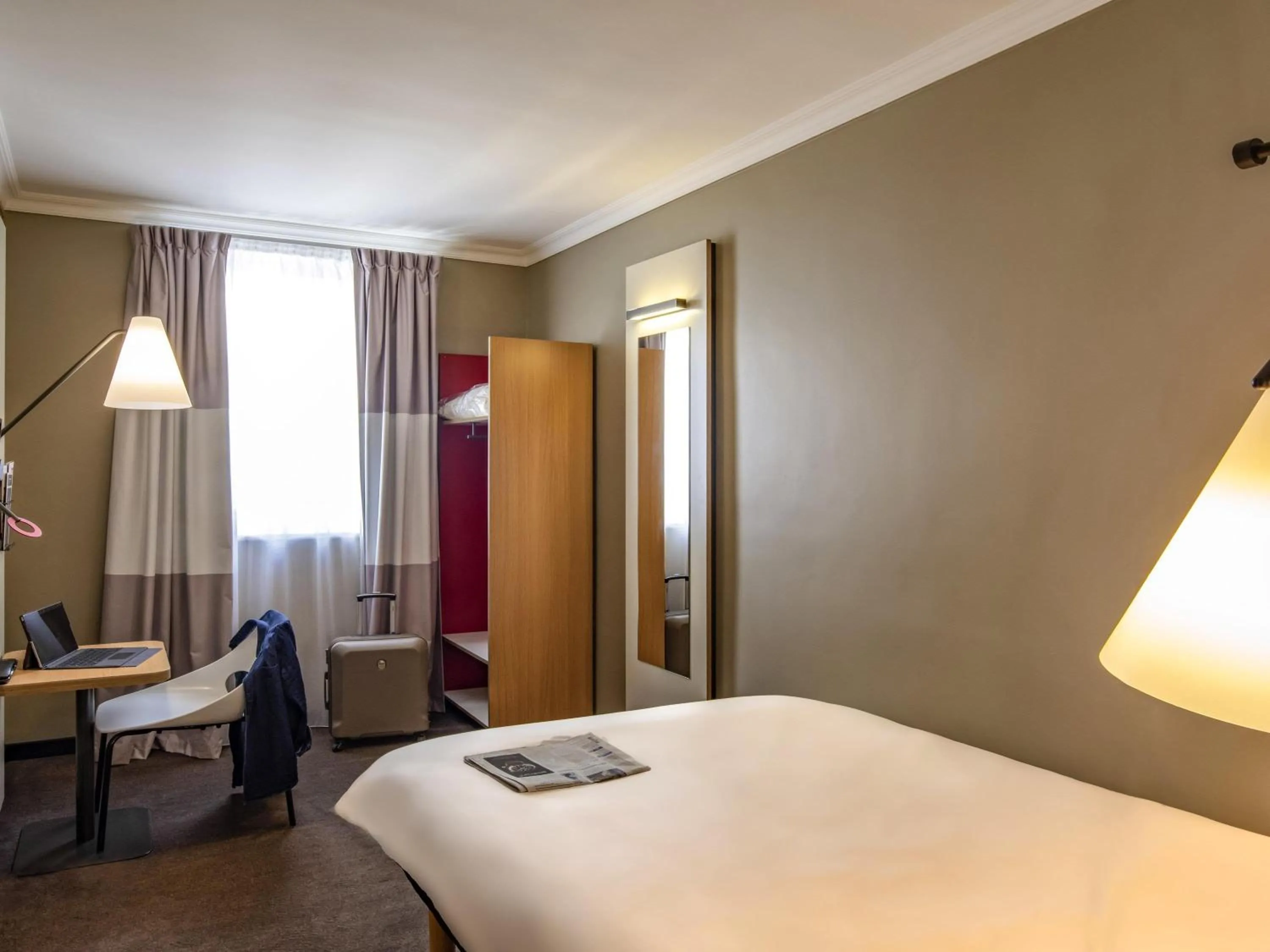 Bedroom, Bed in ibis Paris Tour Montparnasse 15eme