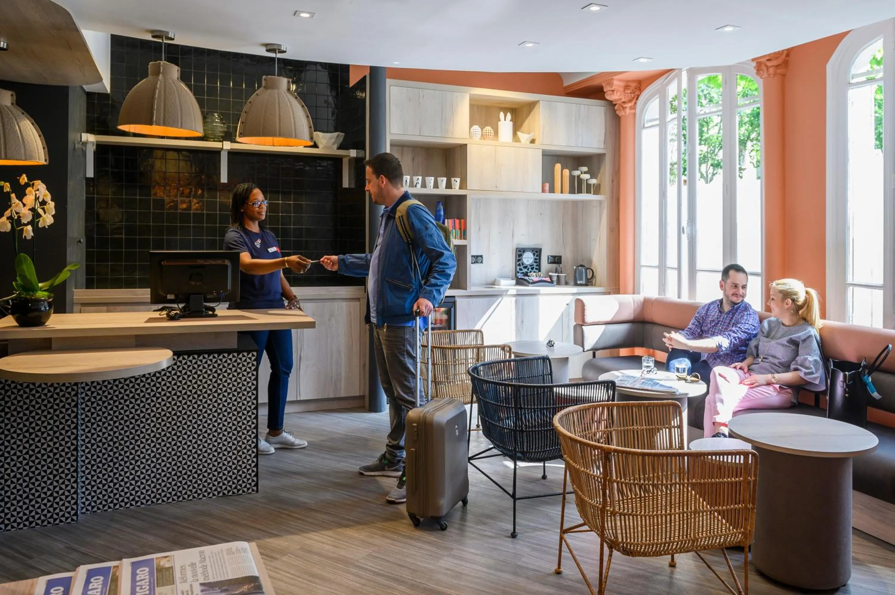 Staff in ibis Paris Tour Montparnasse 15eme