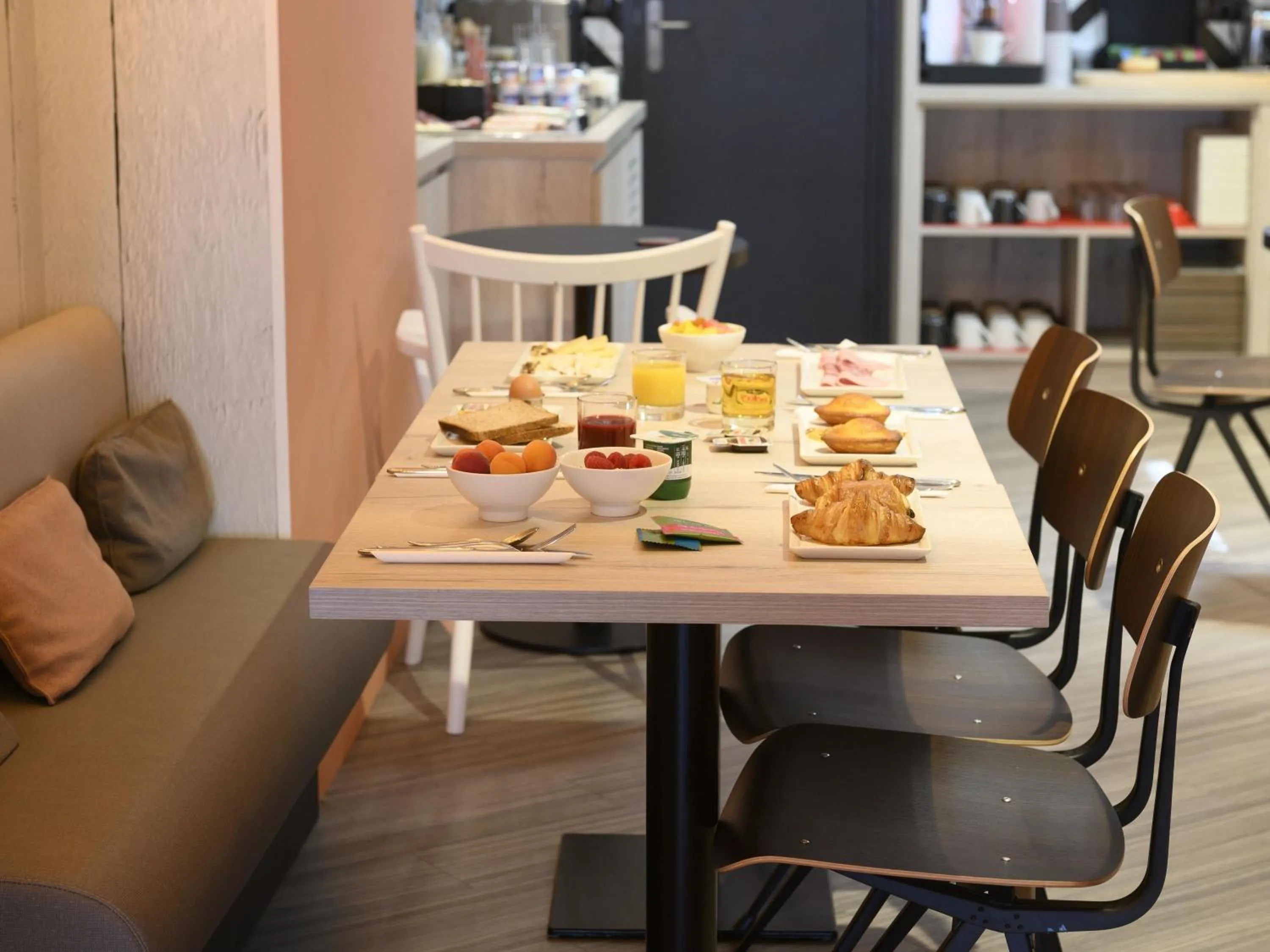 Breakfast in ibis Paris Tour Montparnasse 15eme