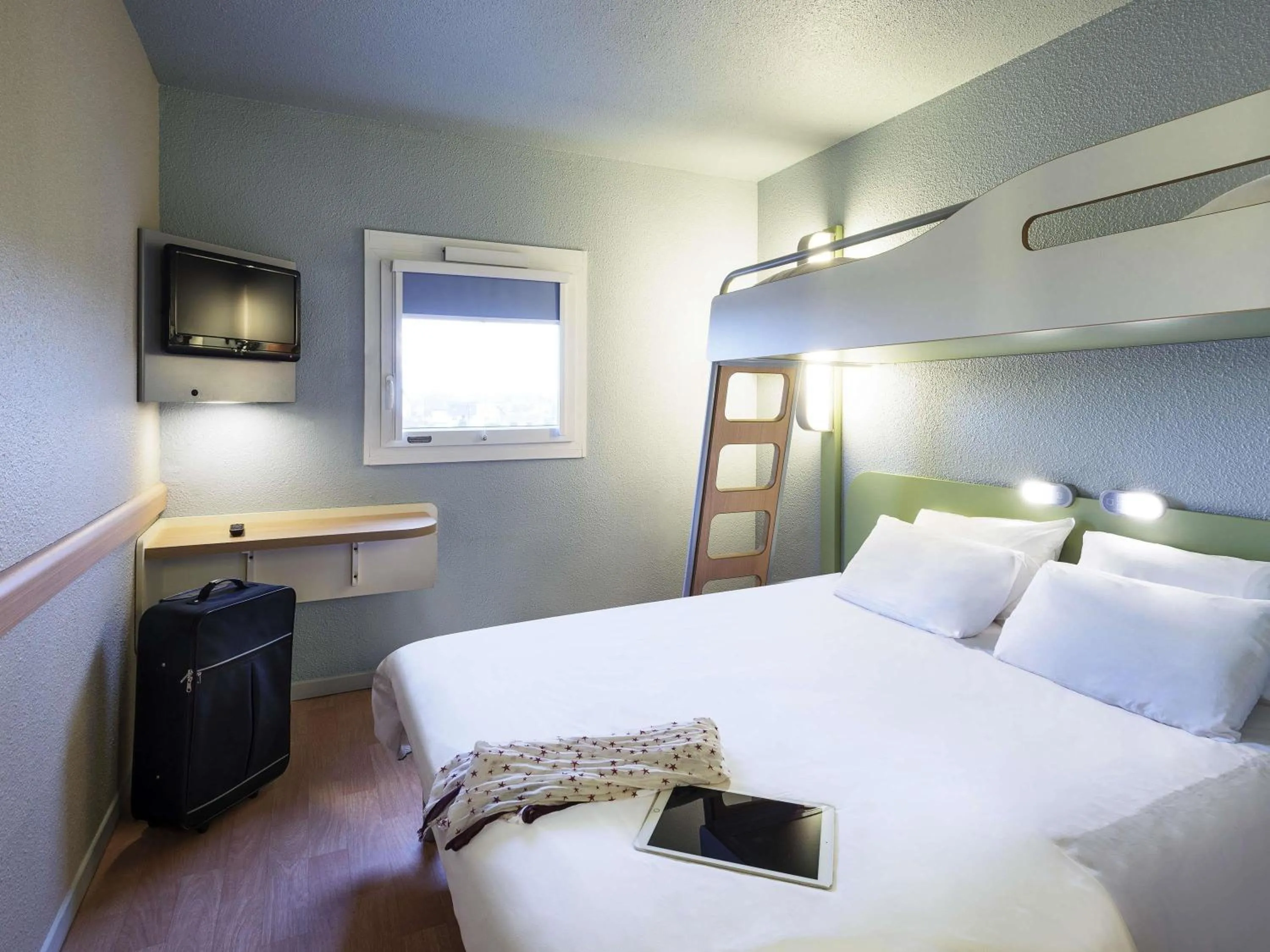 Bedroom, Bed in ibis budget Cabourg Dives sur Mer