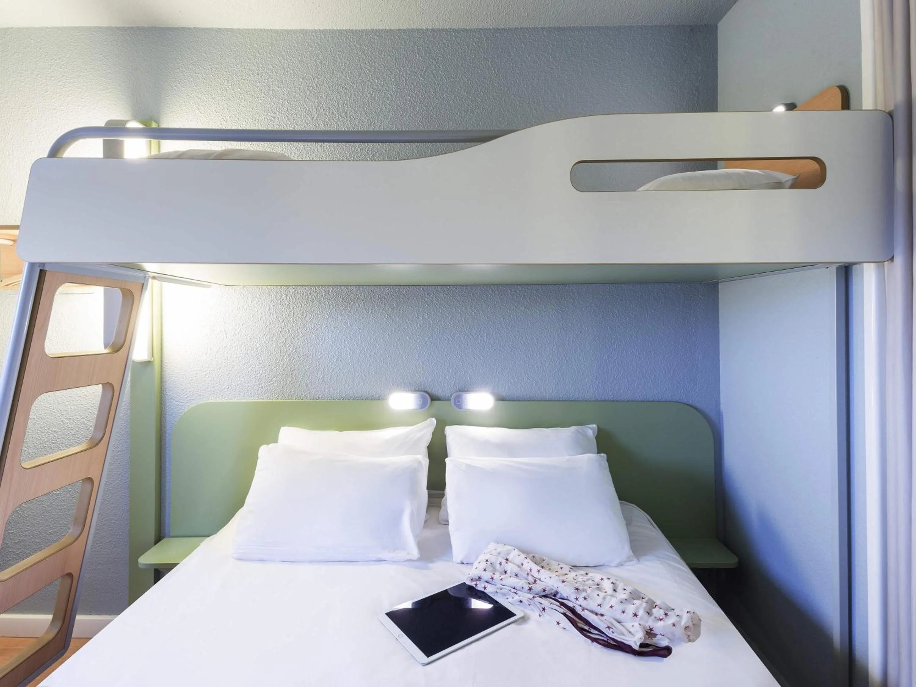 Bedroom, Bed in ibis budget Cabourg Dives sur Mer