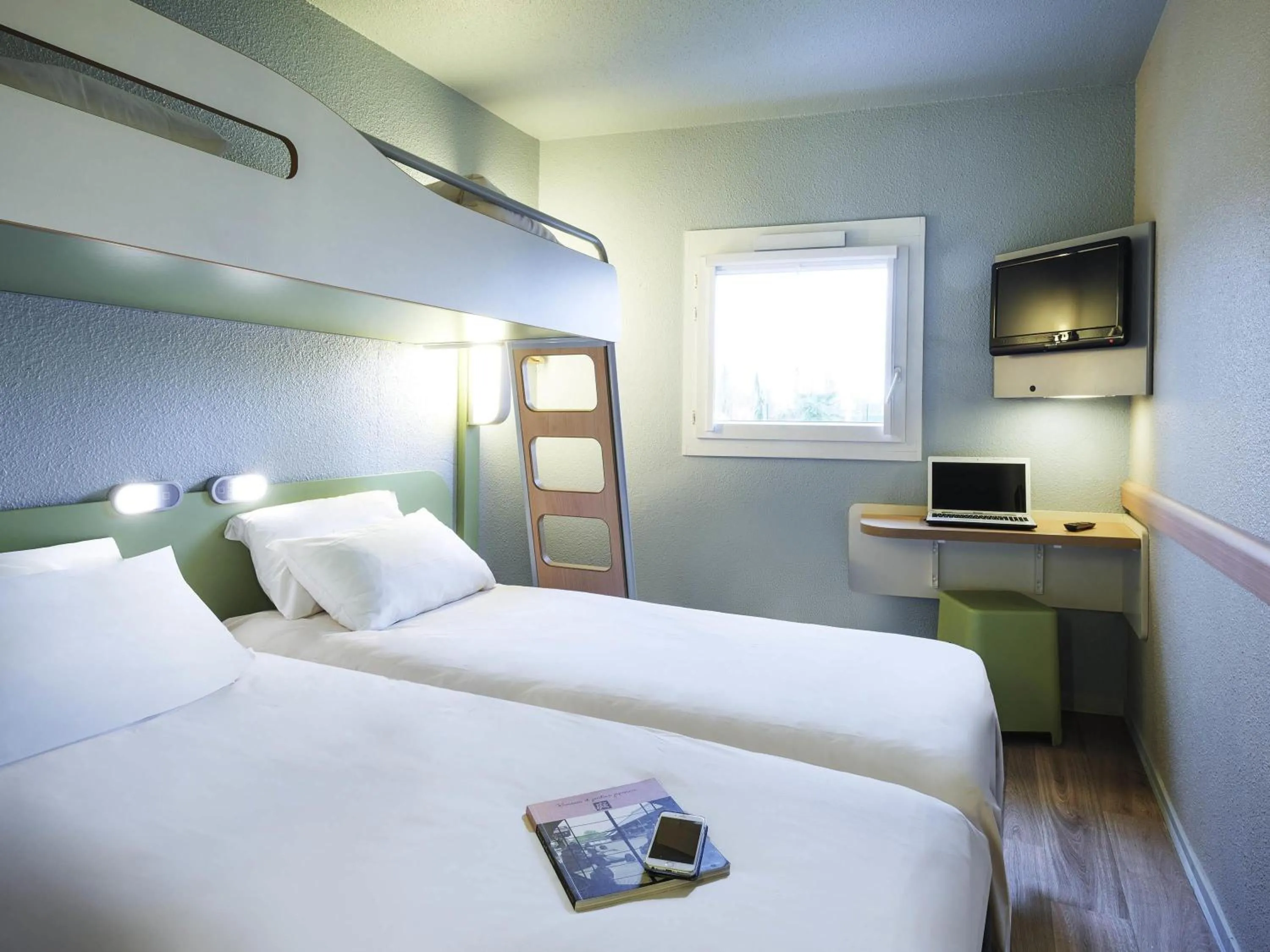 Bedroom, Bed in ibis budget Cabourg Dives sur Mer