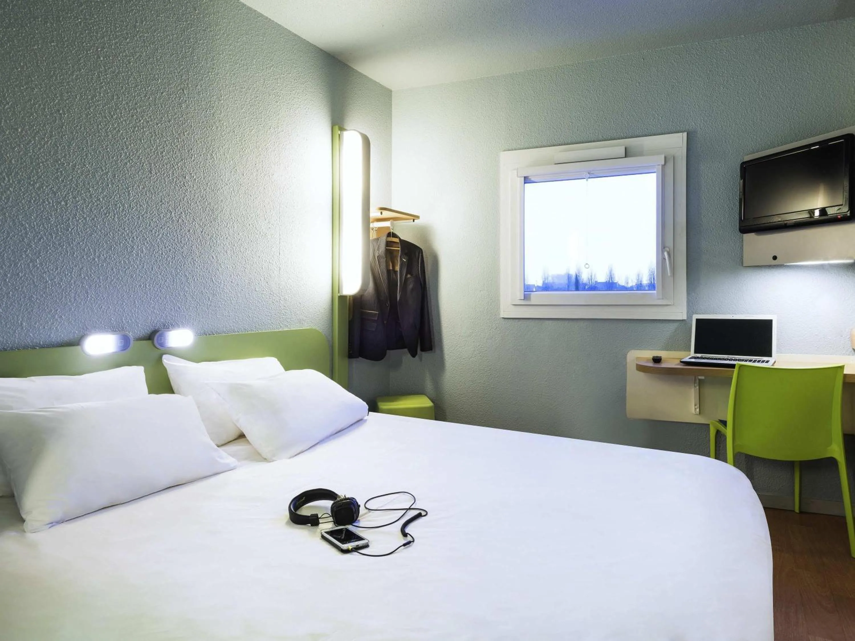 Bedroom, Bed in ibis budget Cabourg Dives sur Mer