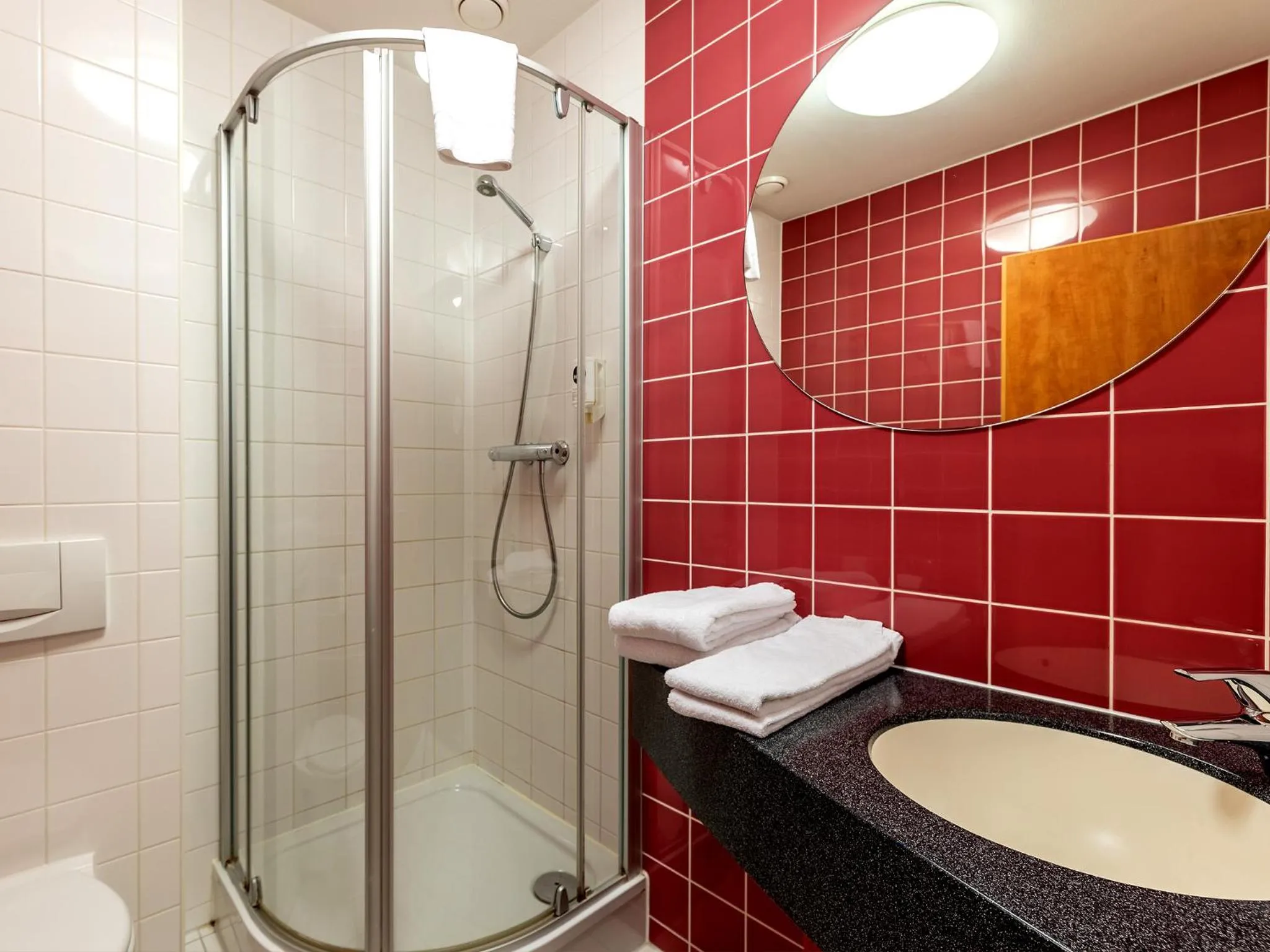 Shower in Hotel Hannover-Garbsen