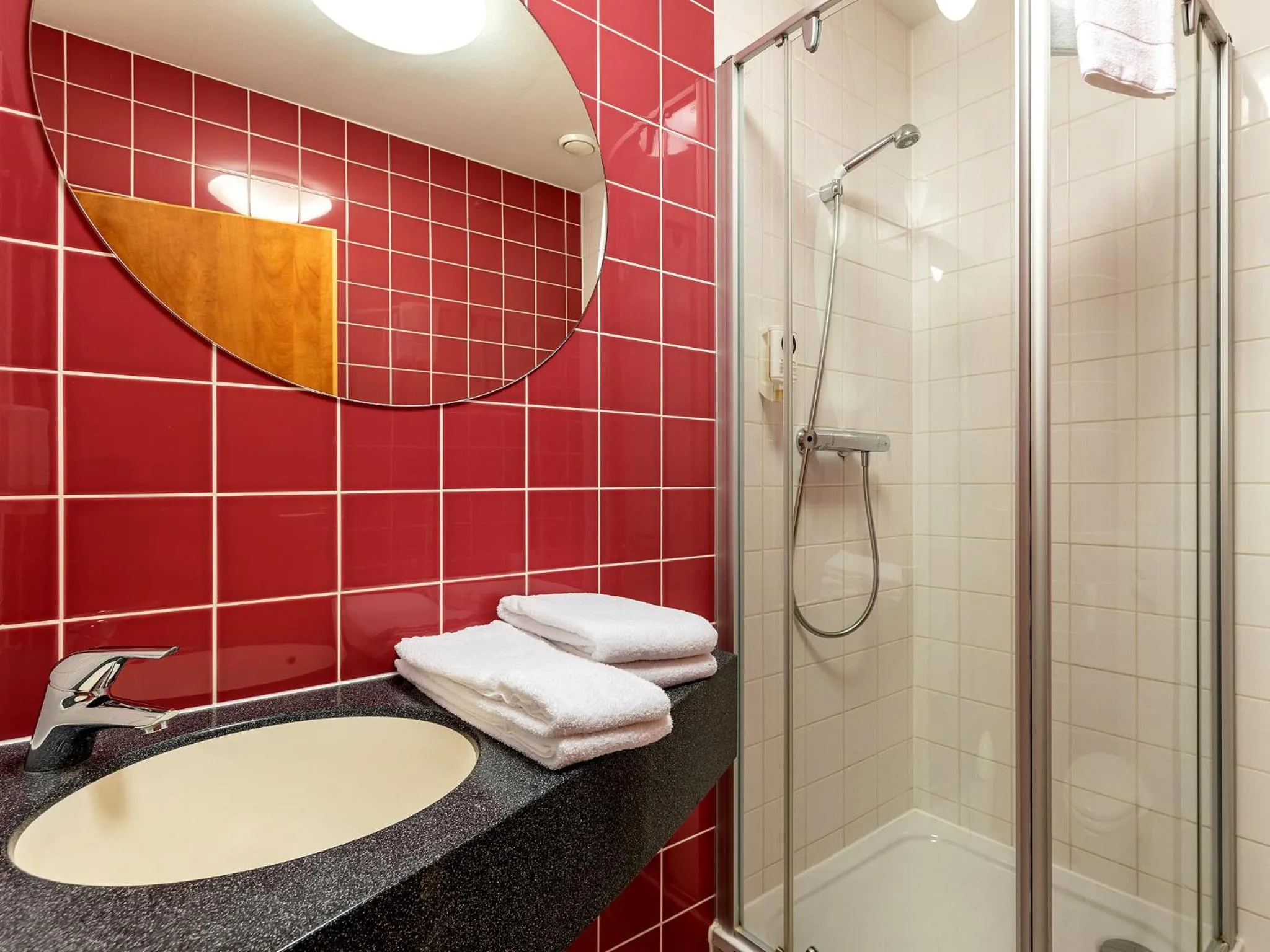 Shower in Hotel Hannover-Garbsen