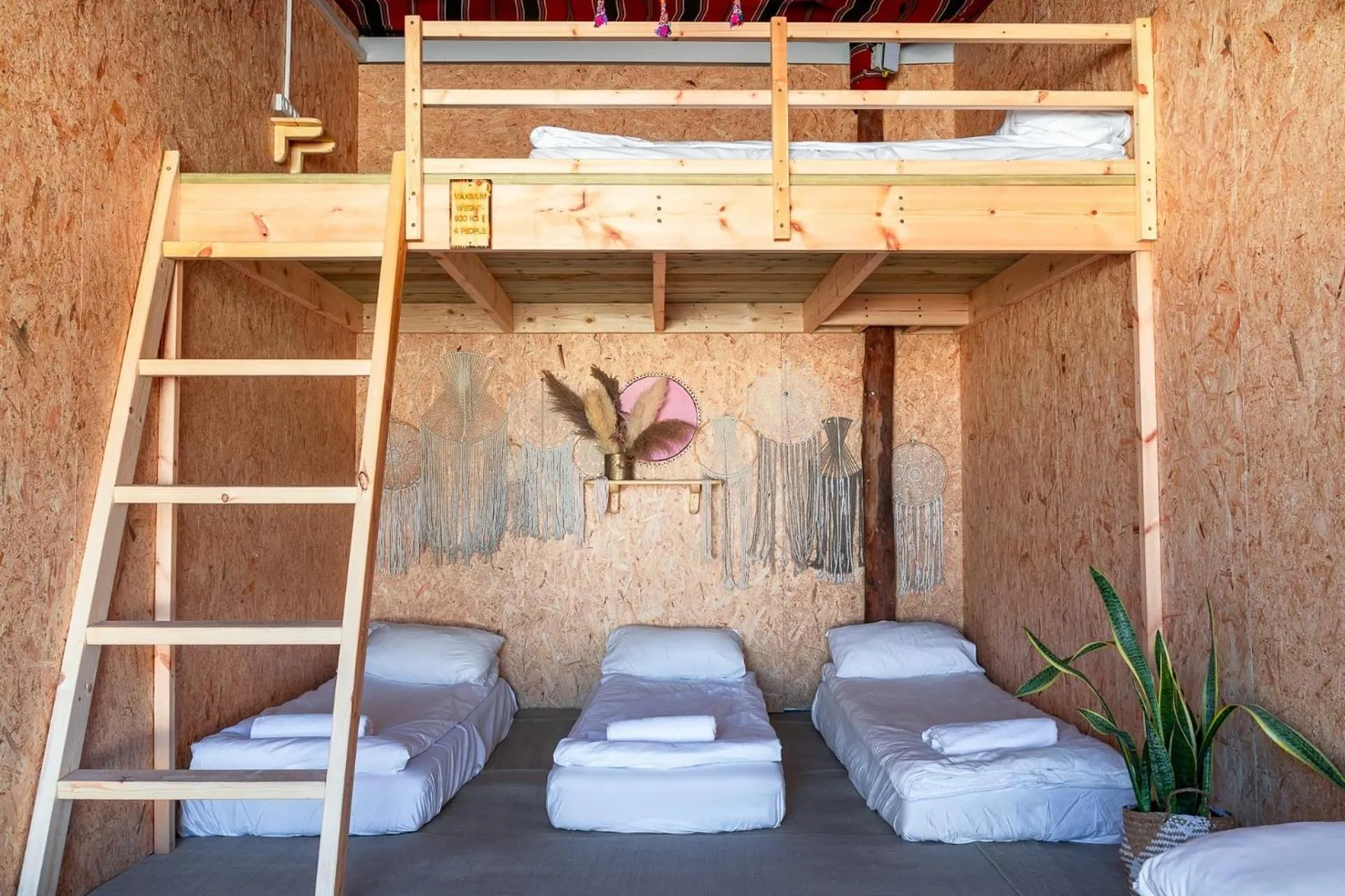 bunk bed in Selina Ramon