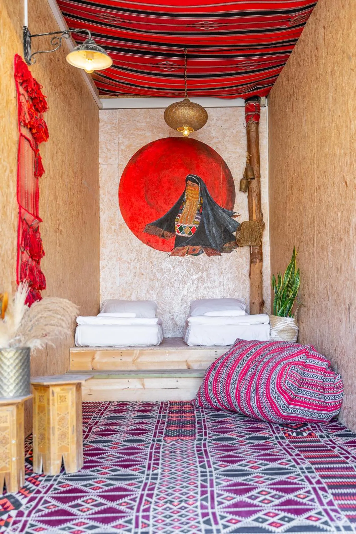 Photo of the whole room in Selina Ramon