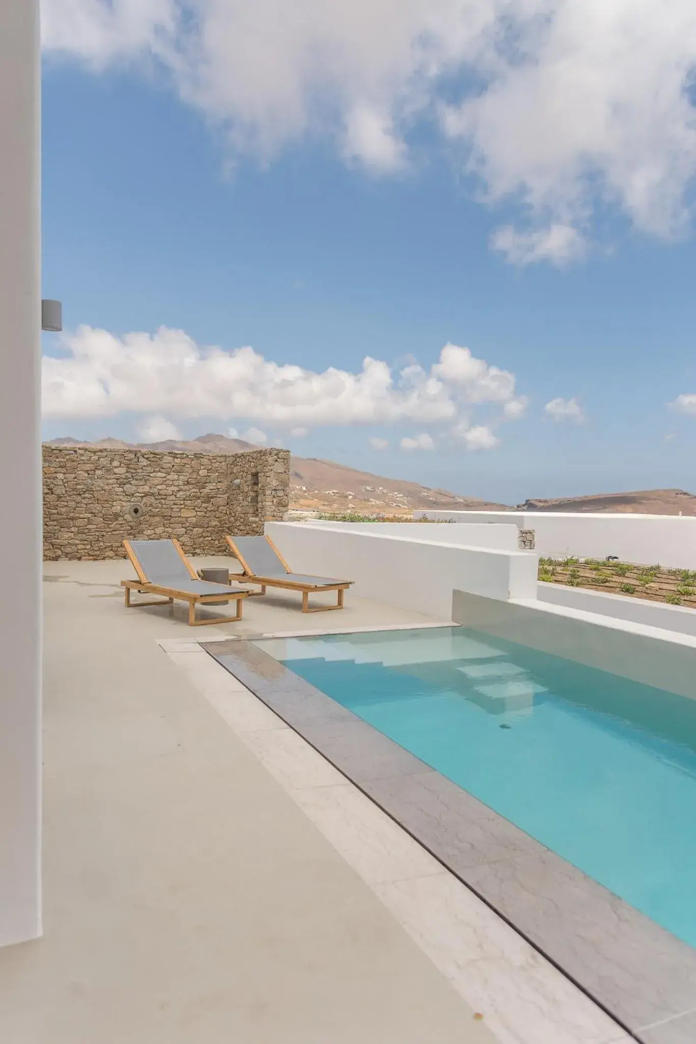 Swimming pool in Amarelo Suites Swimming pool in Amarelo Suites