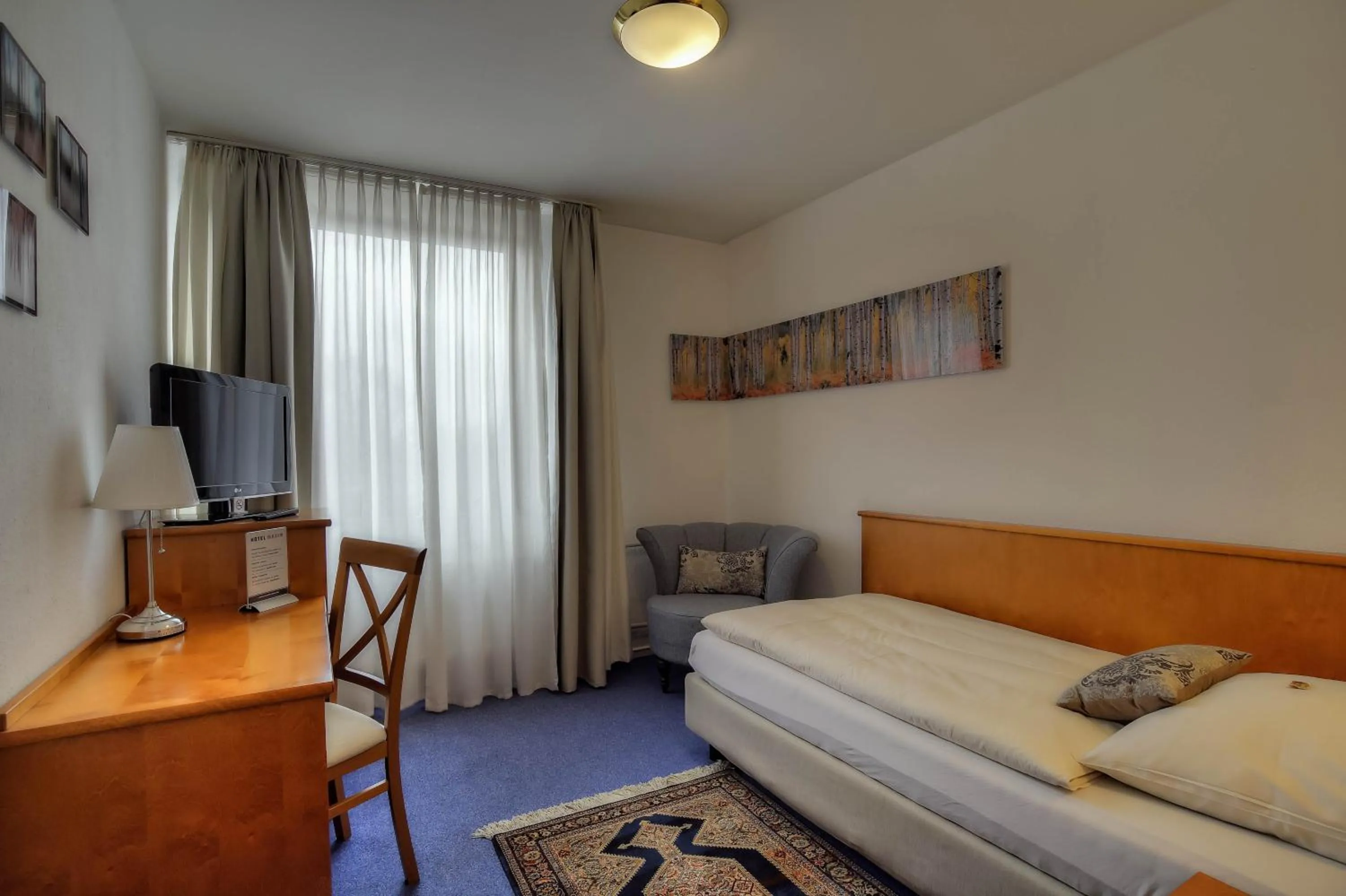 Photo of the whole room, Bed in Hotel Maxim