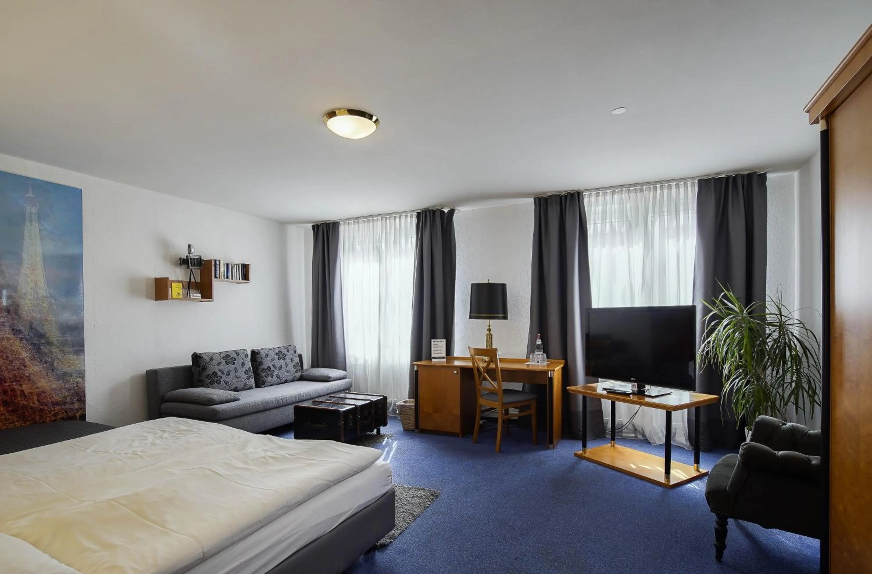 Photo of the whole room, Bed in Hotel Maxim