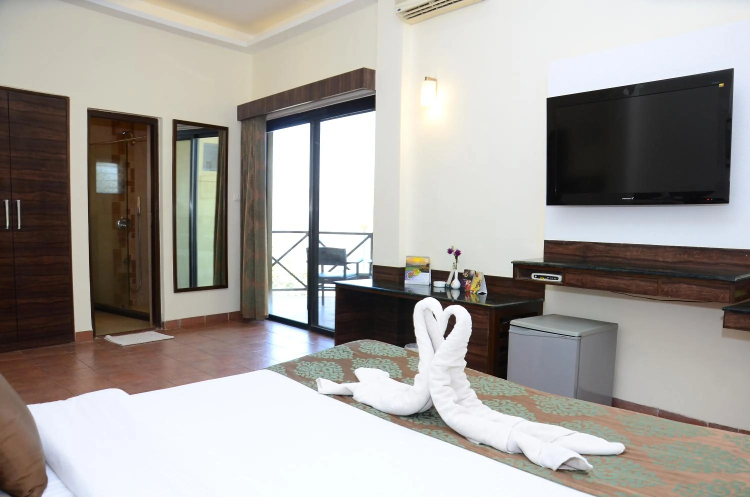 TV and multimedia, Bed in Upper Deck Resort - Stay and Relax at the Highest Peak Lonavala