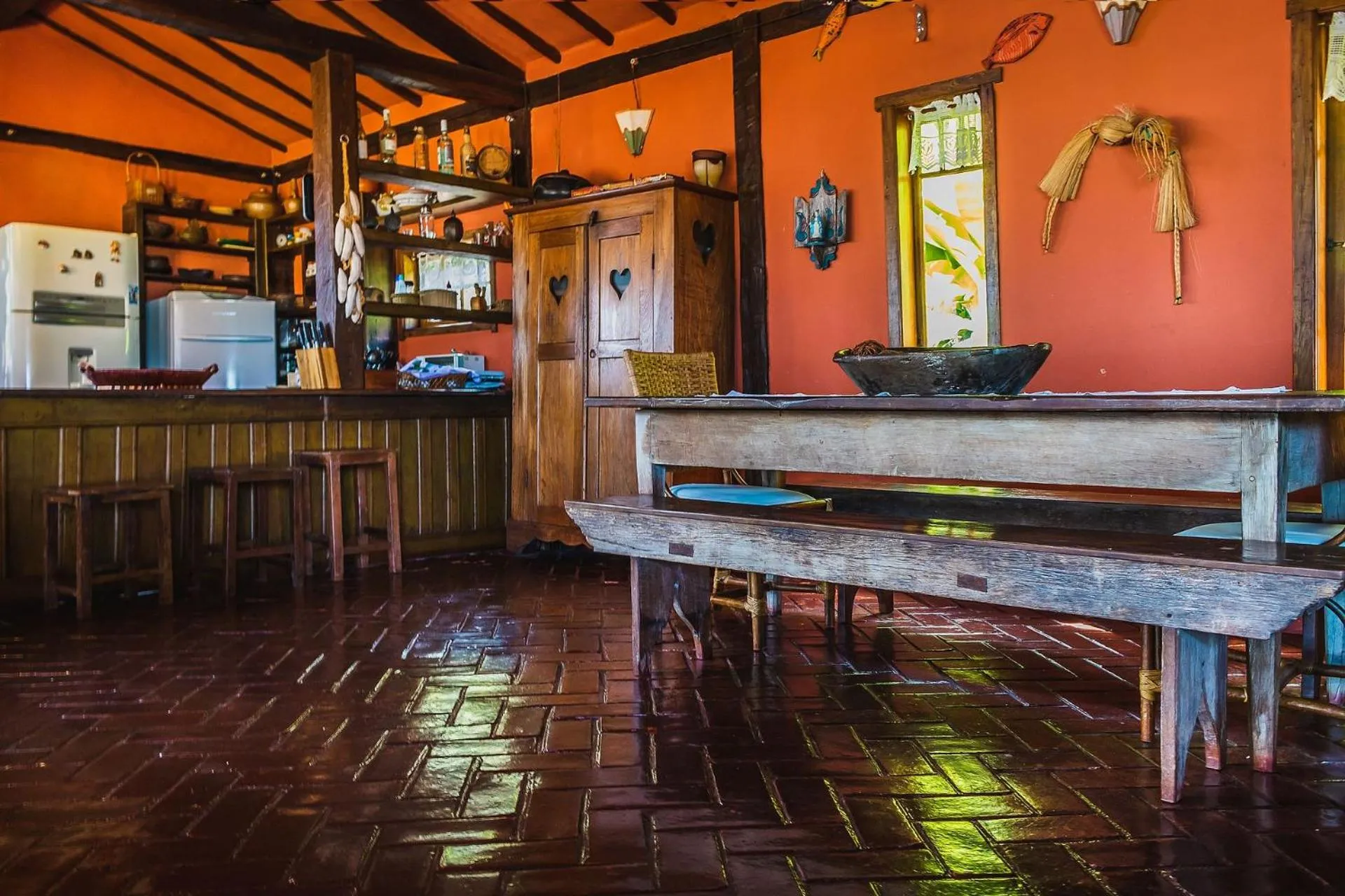 Kitchen or kitchenette in Casa com piscina de borda infinita perto da praia