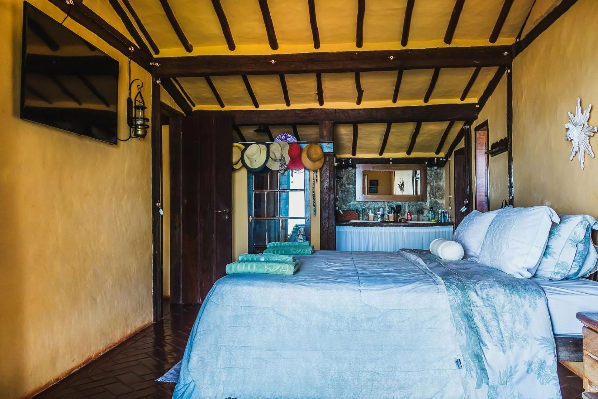 Photo of the whole room, Bed in Casa com piscina de borda infinita perto da praia