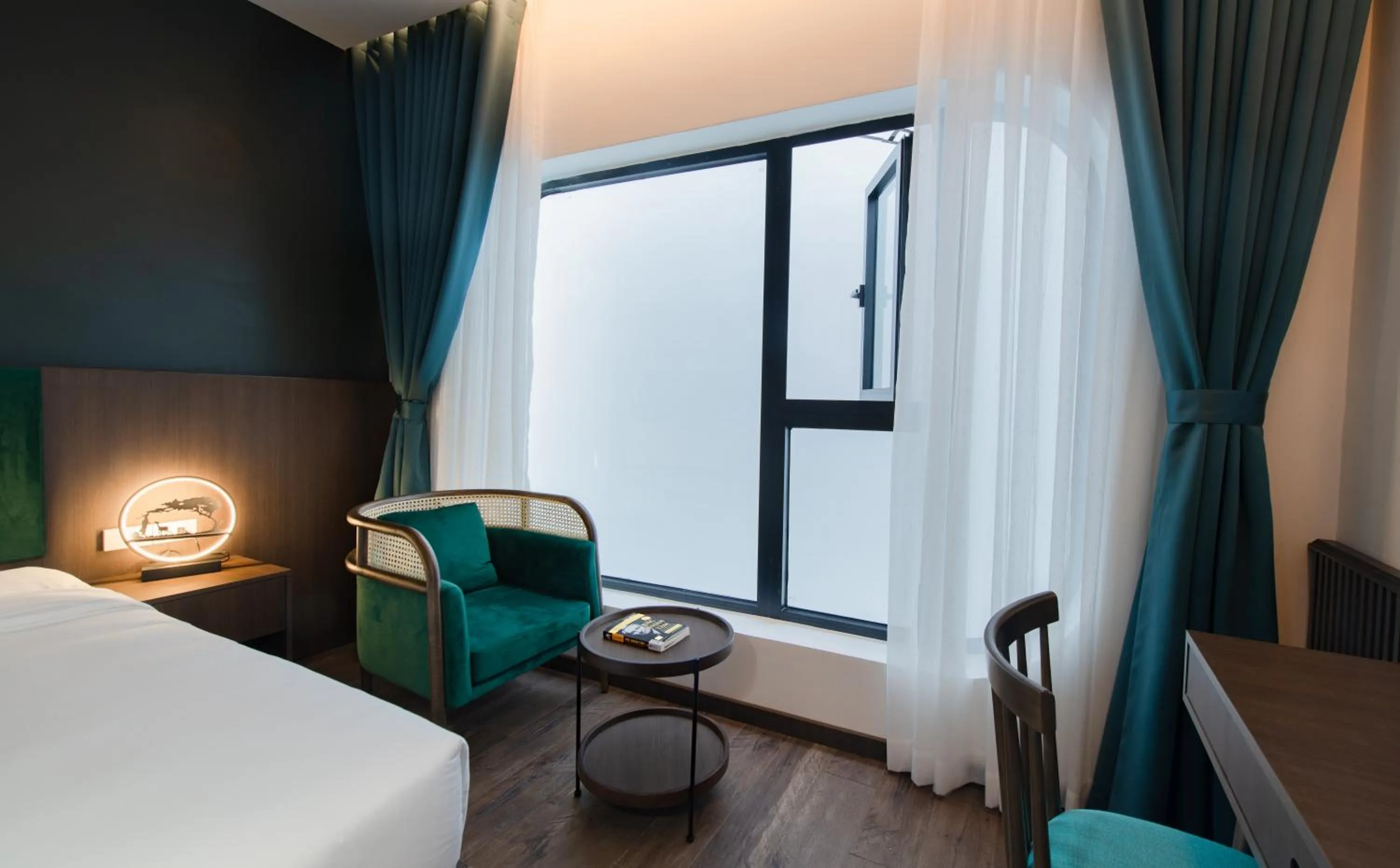 Seating area, Bed in Khách sạn gần biển Miami Tuy Hoà Phú Yên