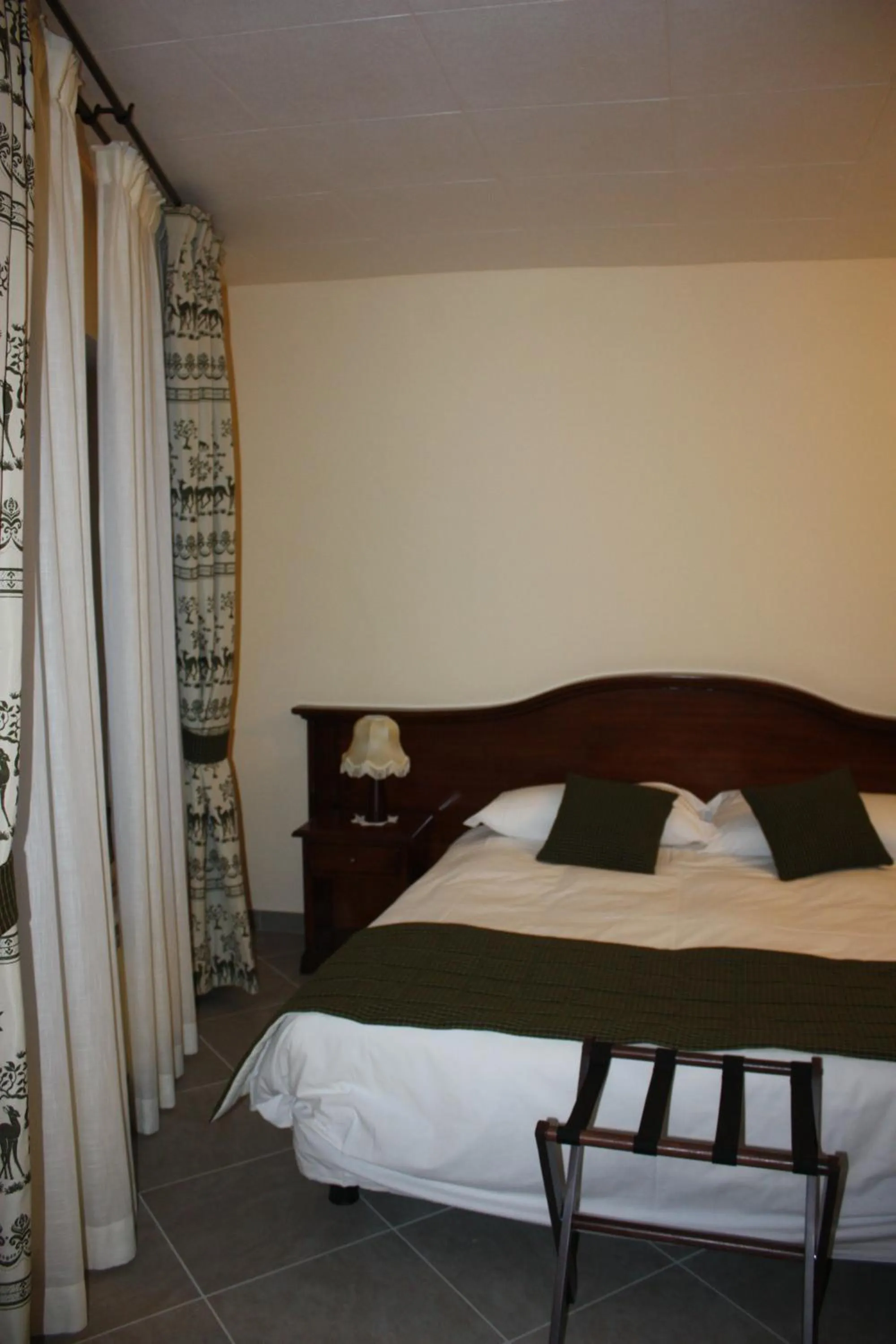 Bedroom, Bed in Olympic Mountains