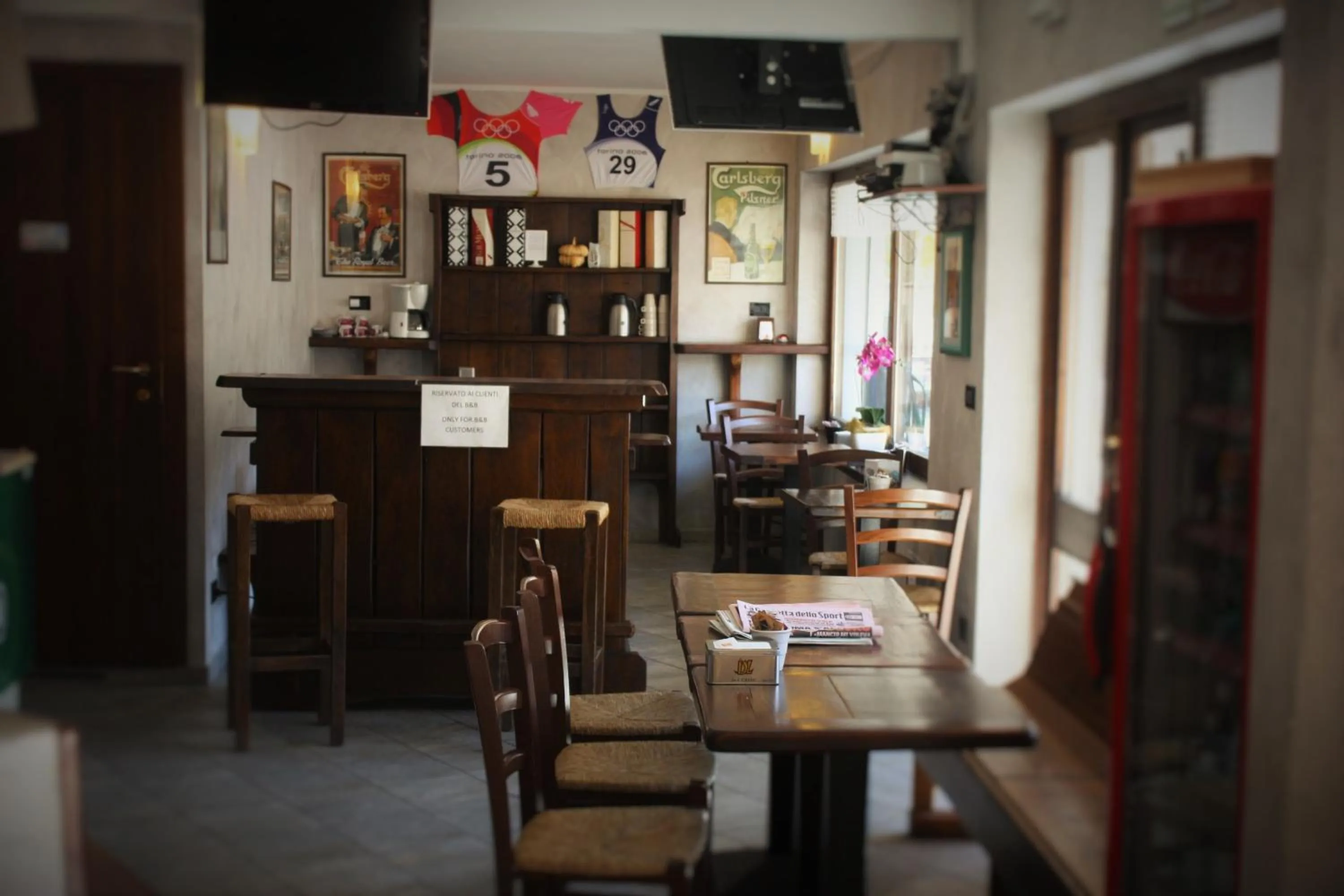 Communal lounge/ TV room in Olympic Mountains