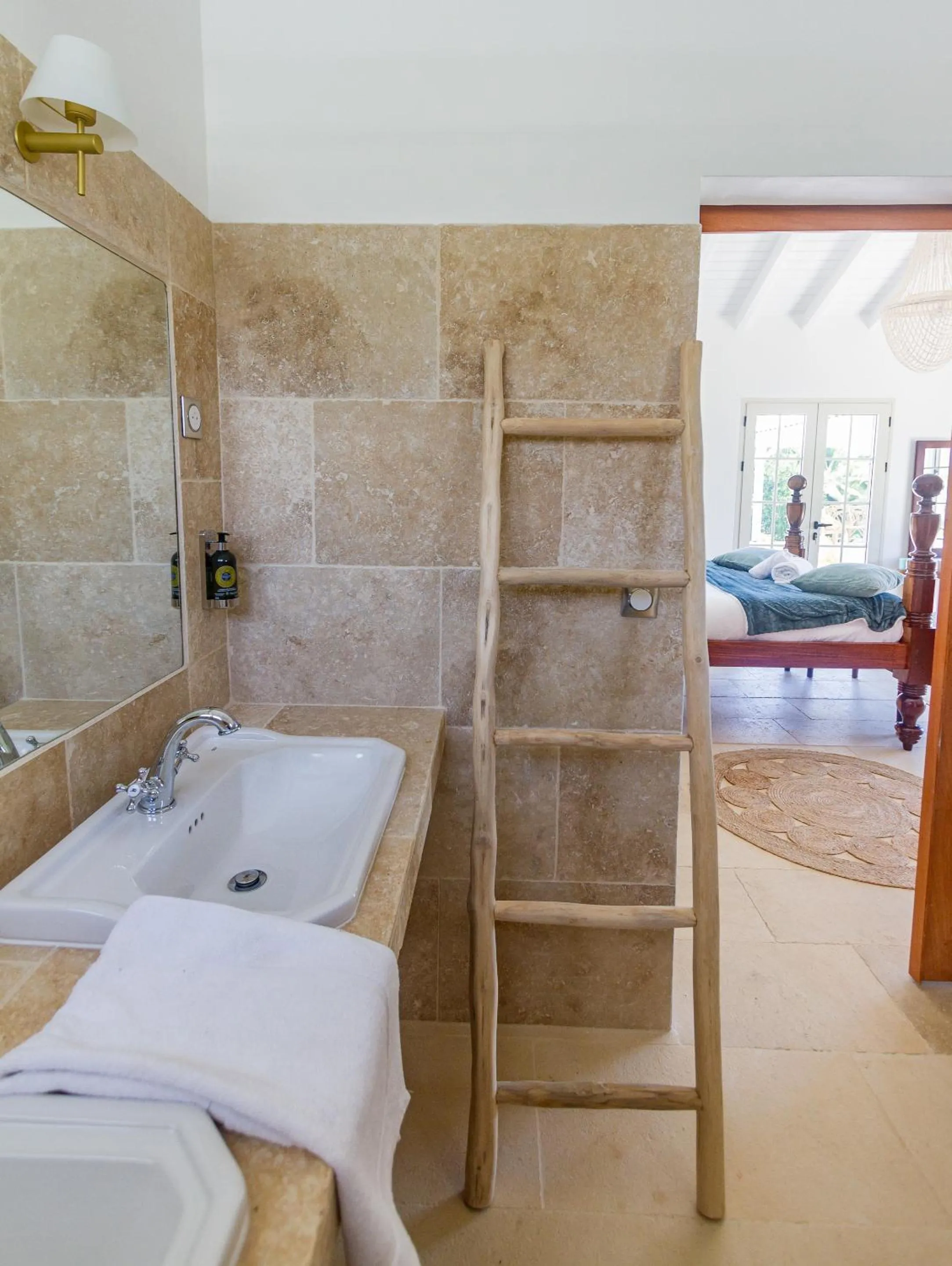 Bathroom, Bed in Villa Saint Jean - Habitation Saint Charles