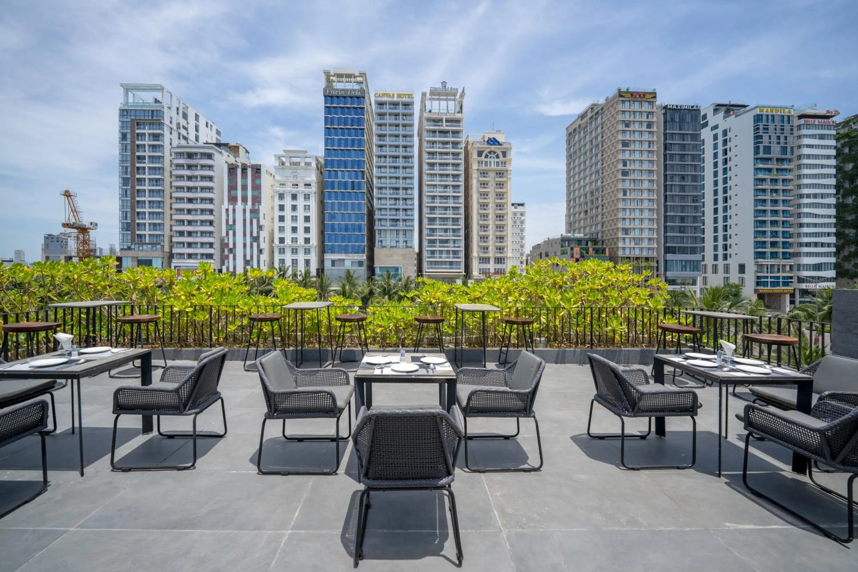 Restaurant/places to eat in M SUITE Danang Beach