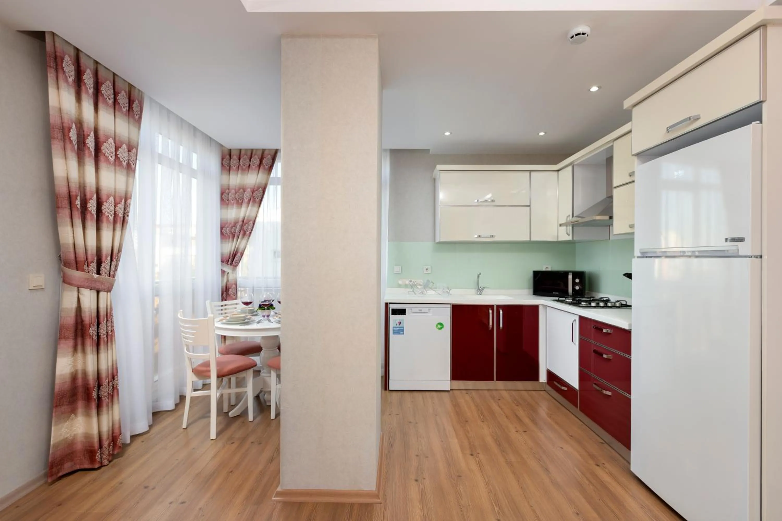Kitchen or kitchenette in Onix Apart Hotel